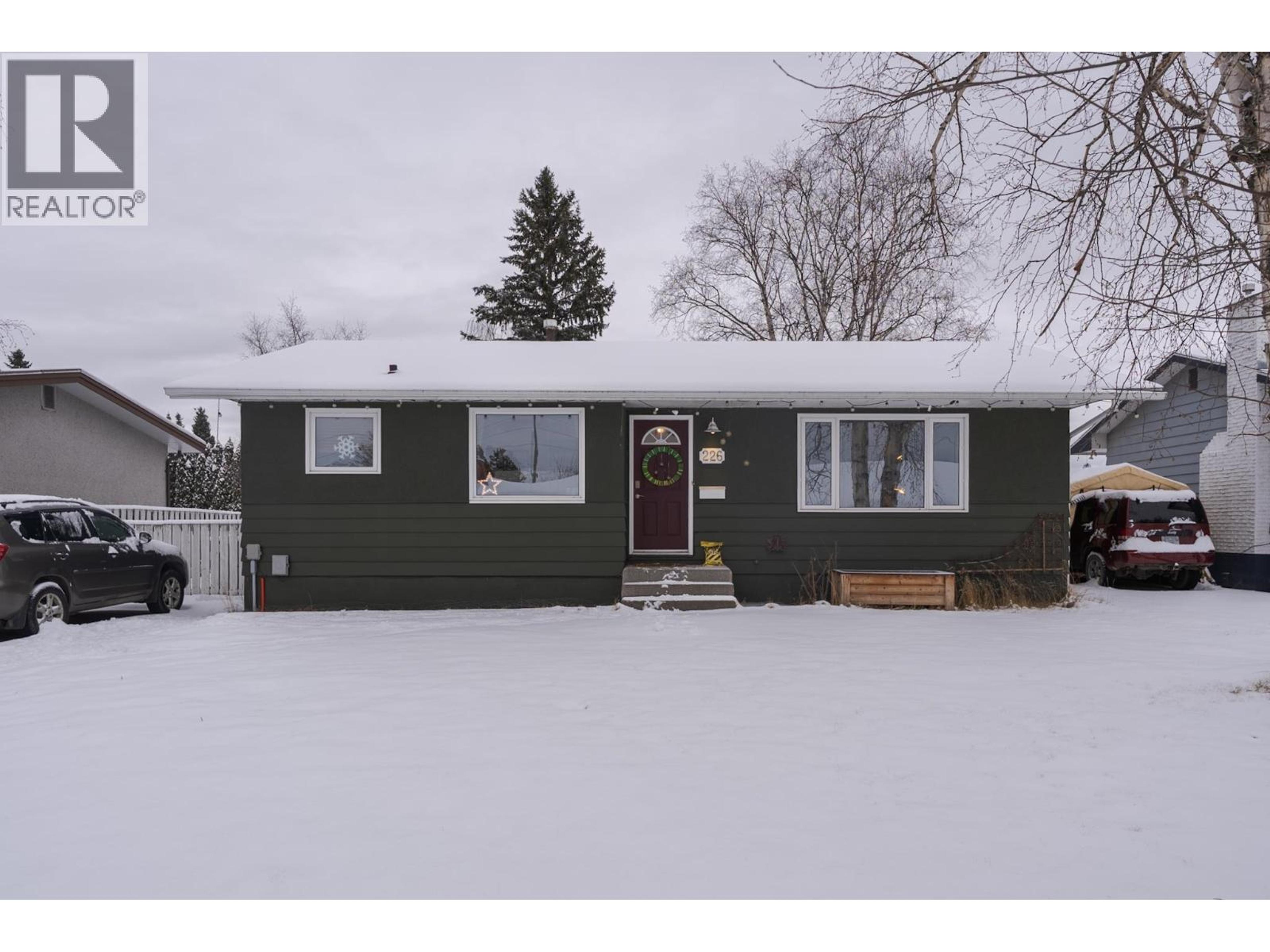 226 WILSON CRESCENT - Main Image