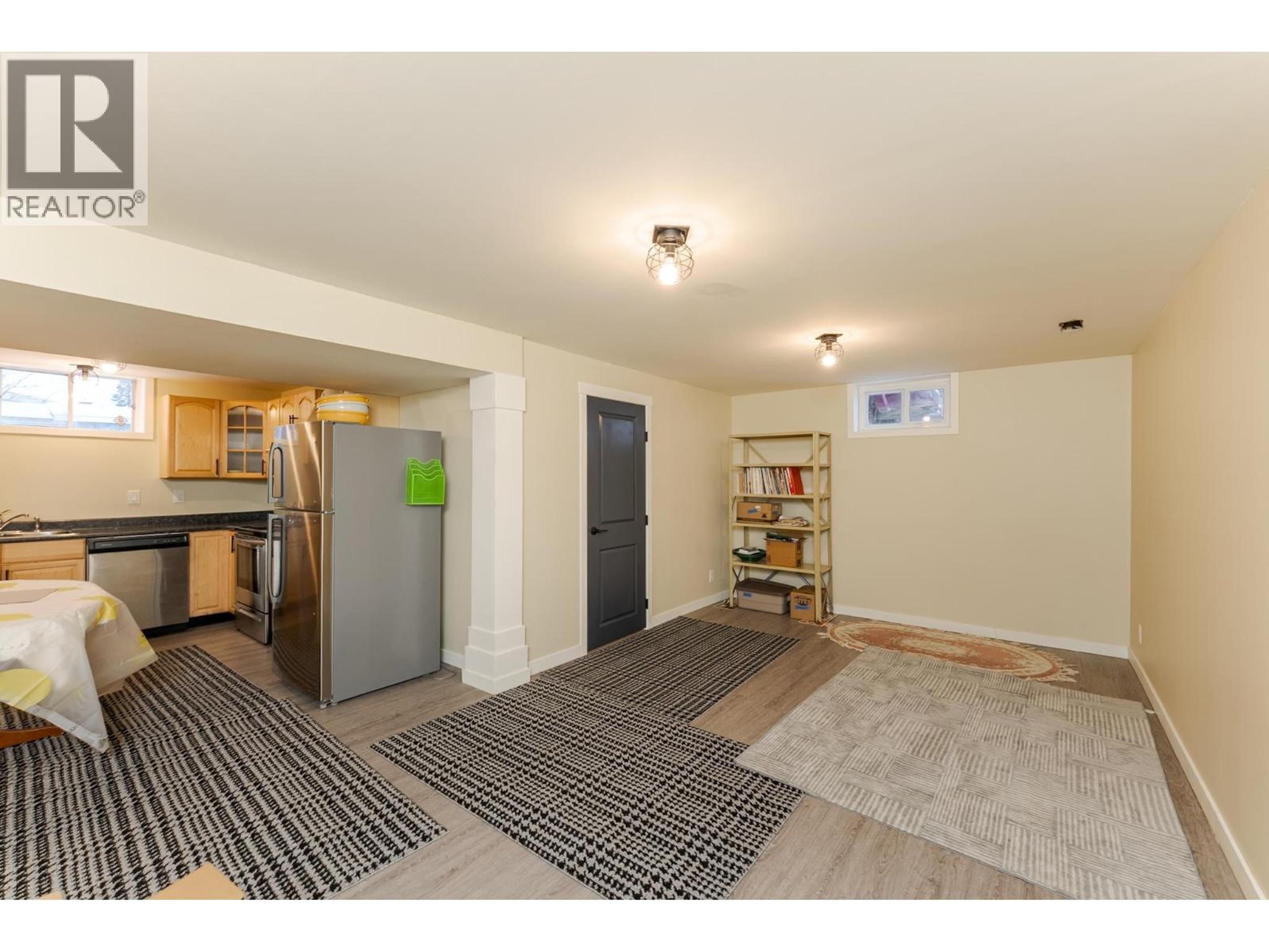 226 WILSON CRESCENT - 12