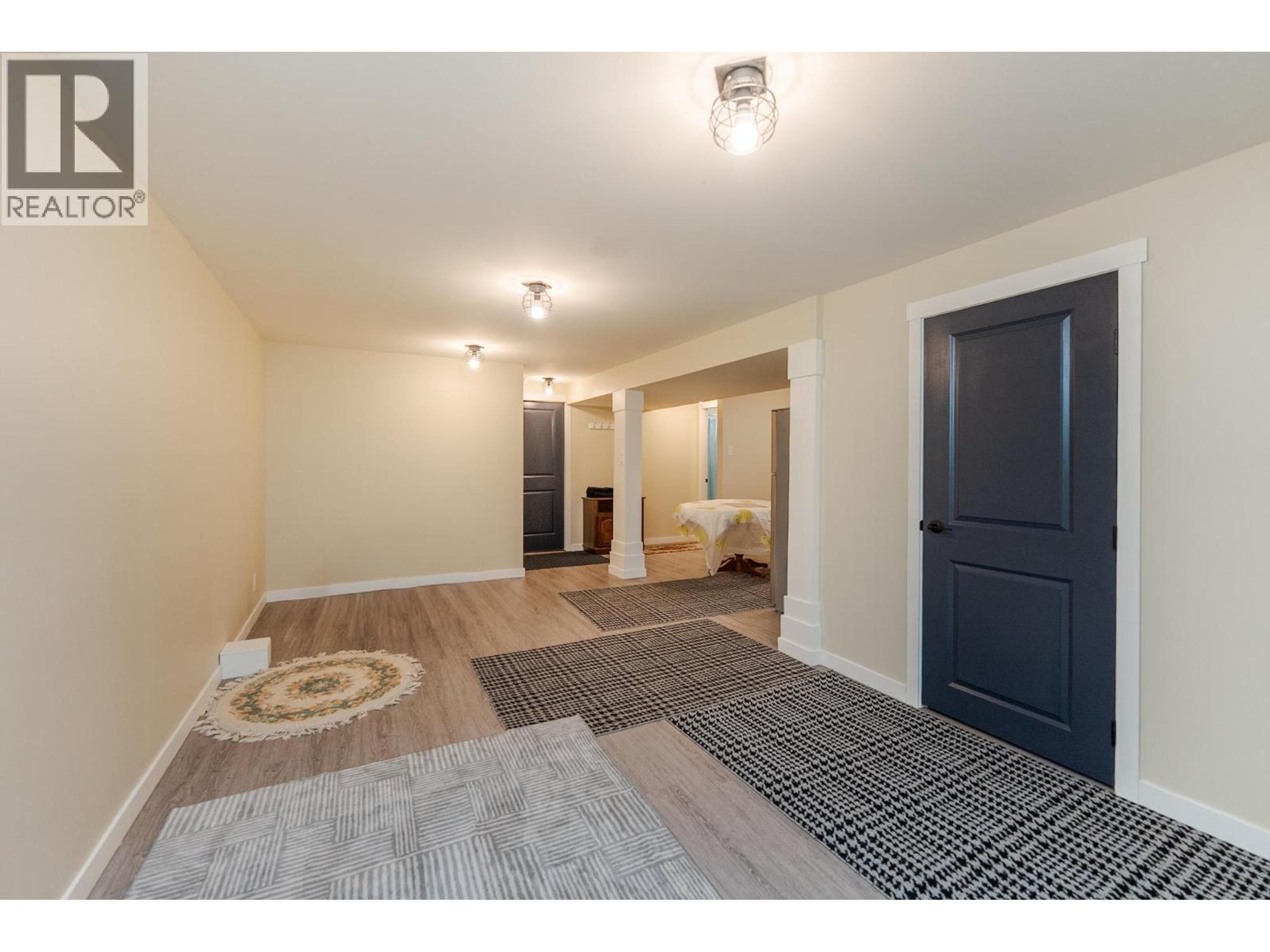 226 WILSON CRESCENT - 17