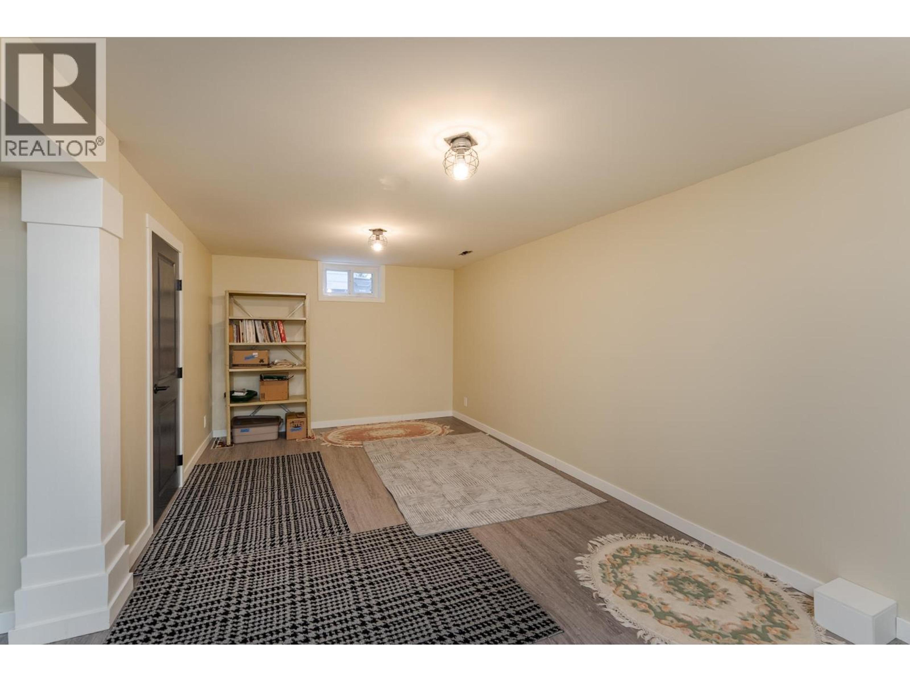 226 WILSON CRESCENT - 11