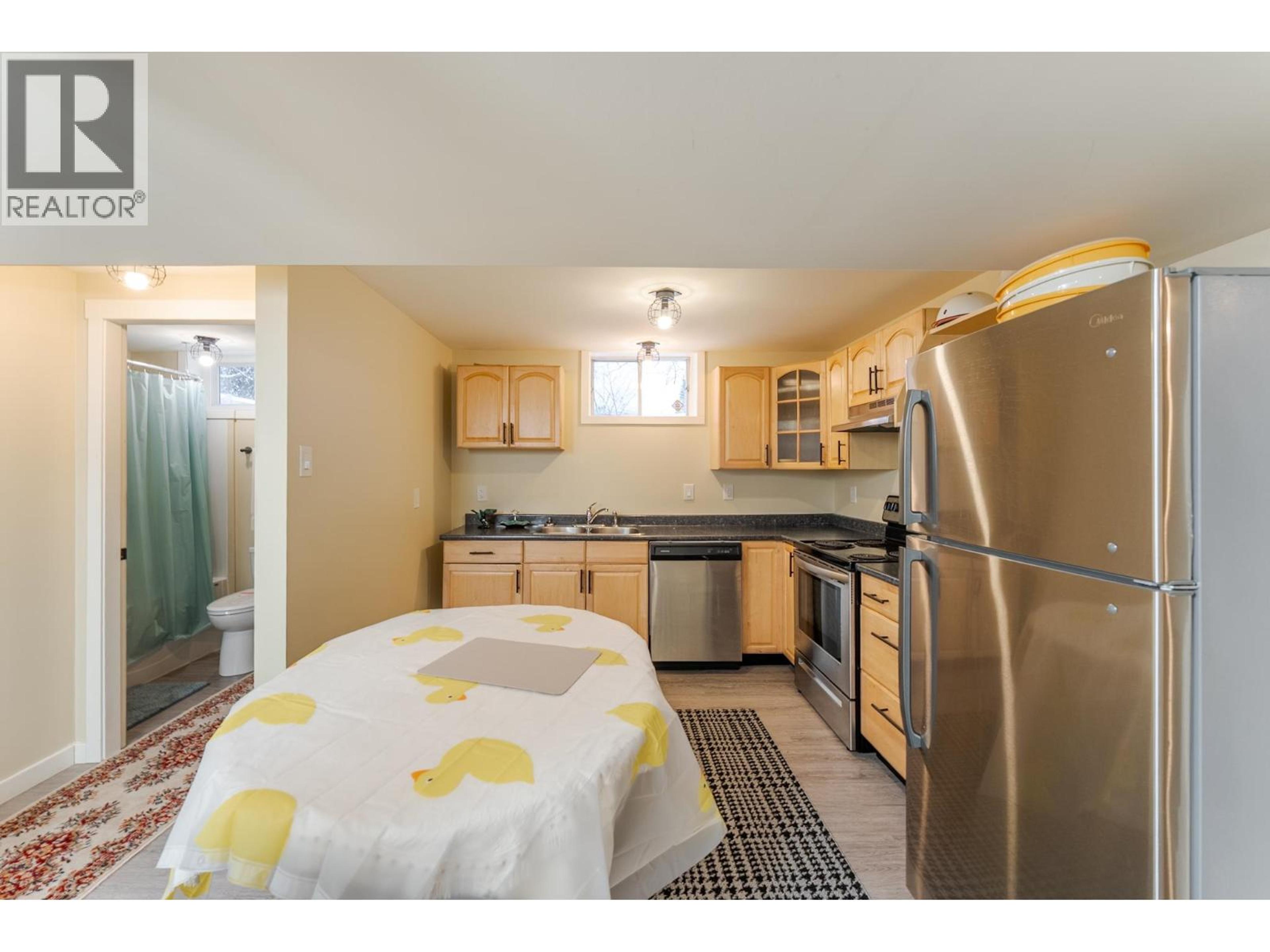 226 WILSON CRESCENT - 13