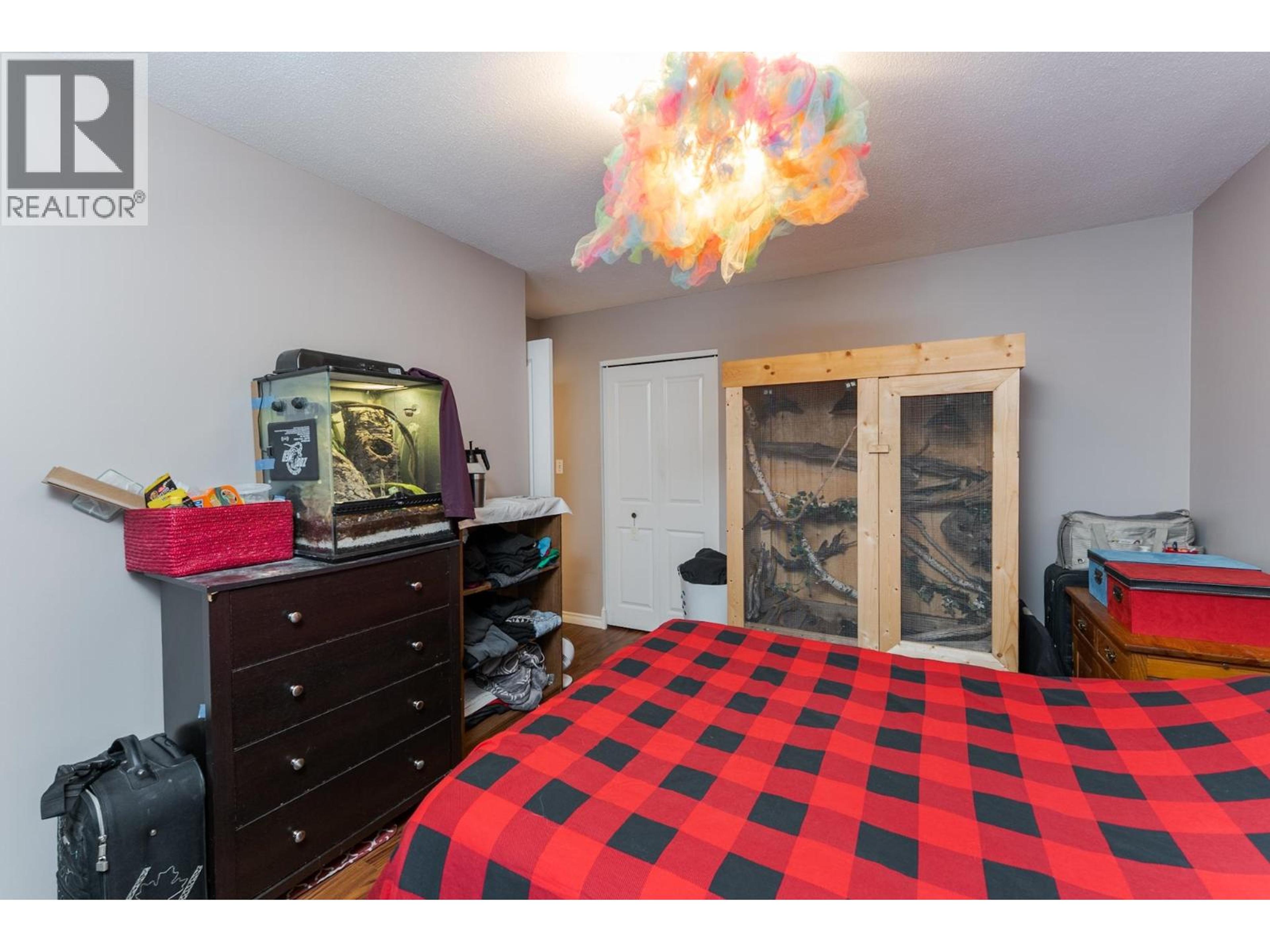 226 WILSON CRESCENT - 24