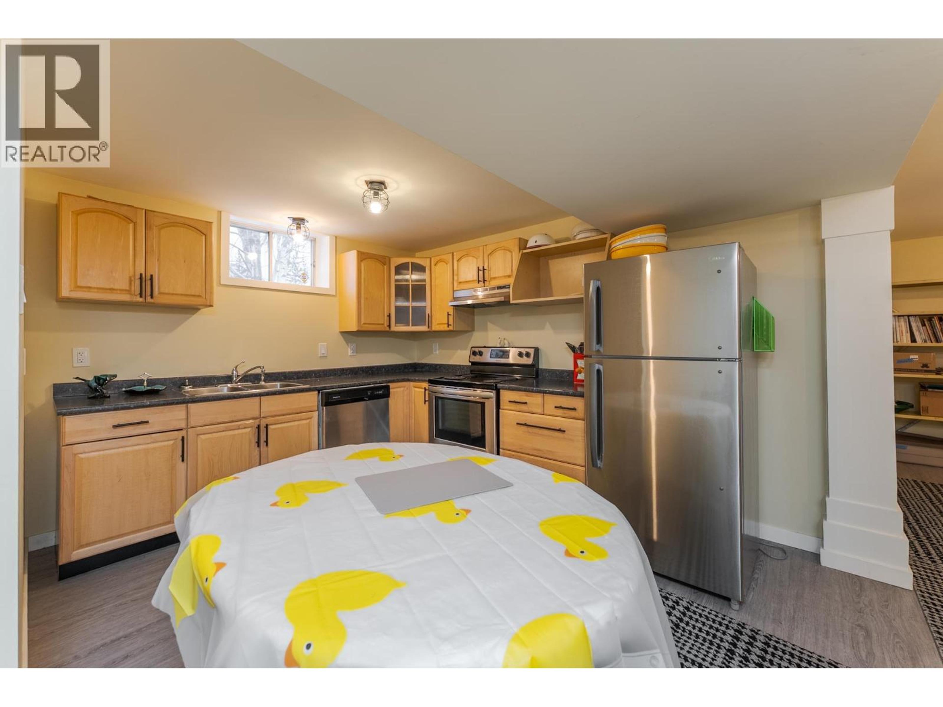 226 WILSON CRESCENT - 10