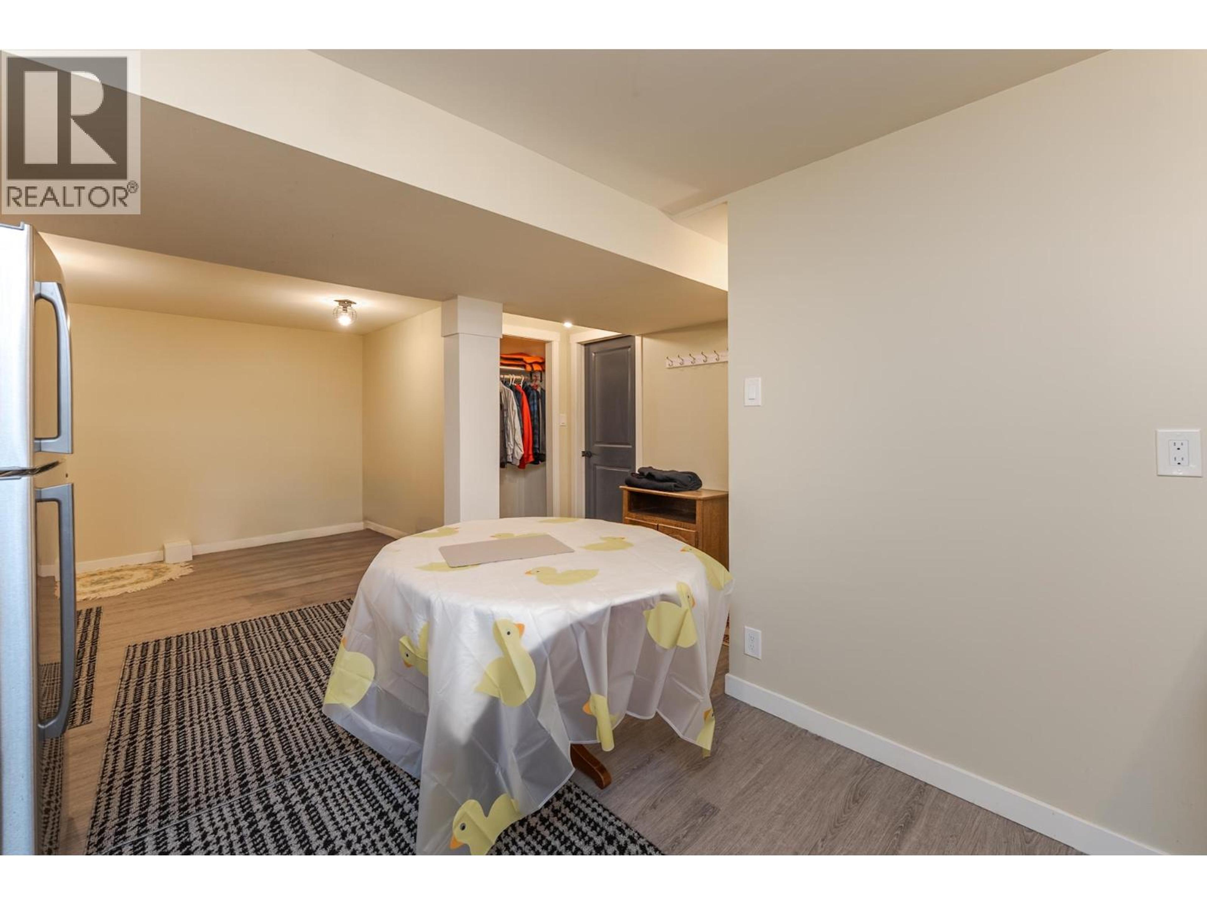 226 WILSON CRESCENT - 18