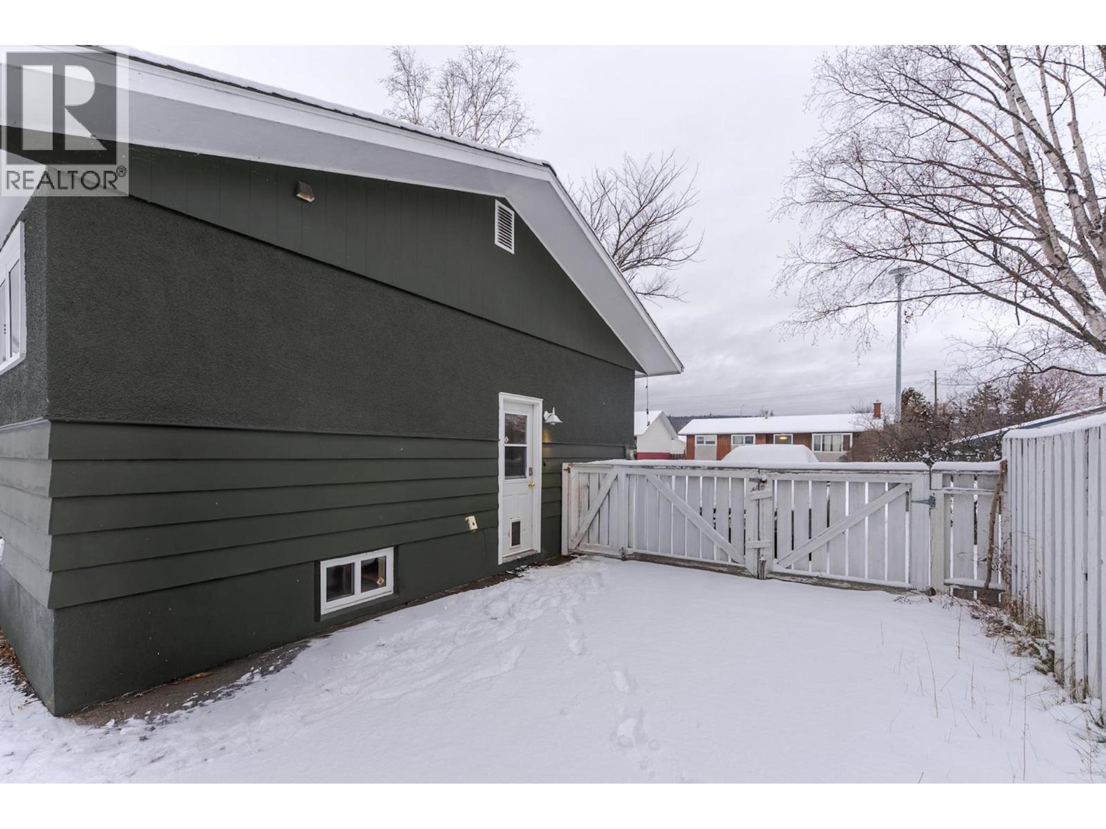 226 WILSON CRESCENT - 34