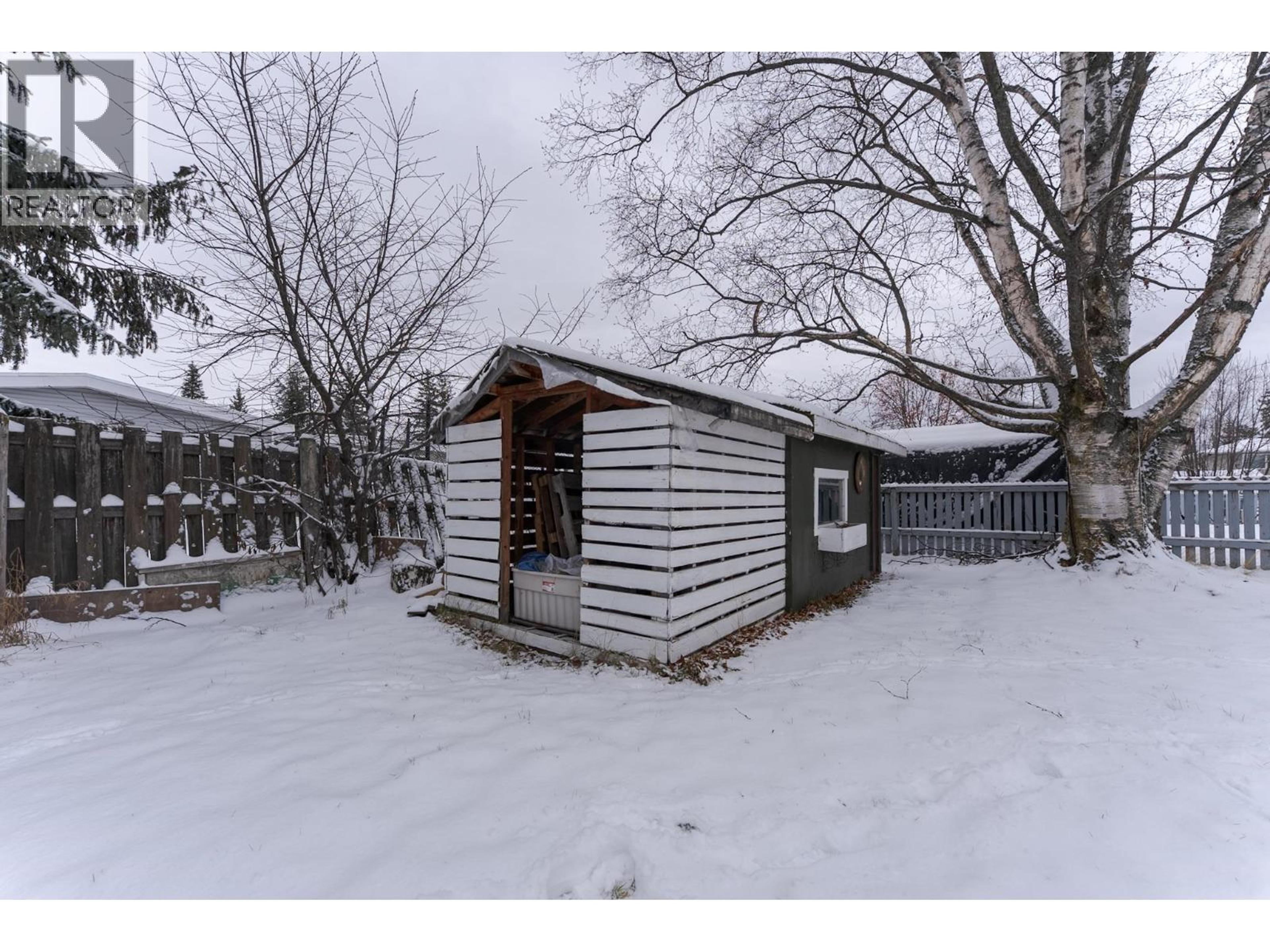 226 WILSON CRESCENT - 32