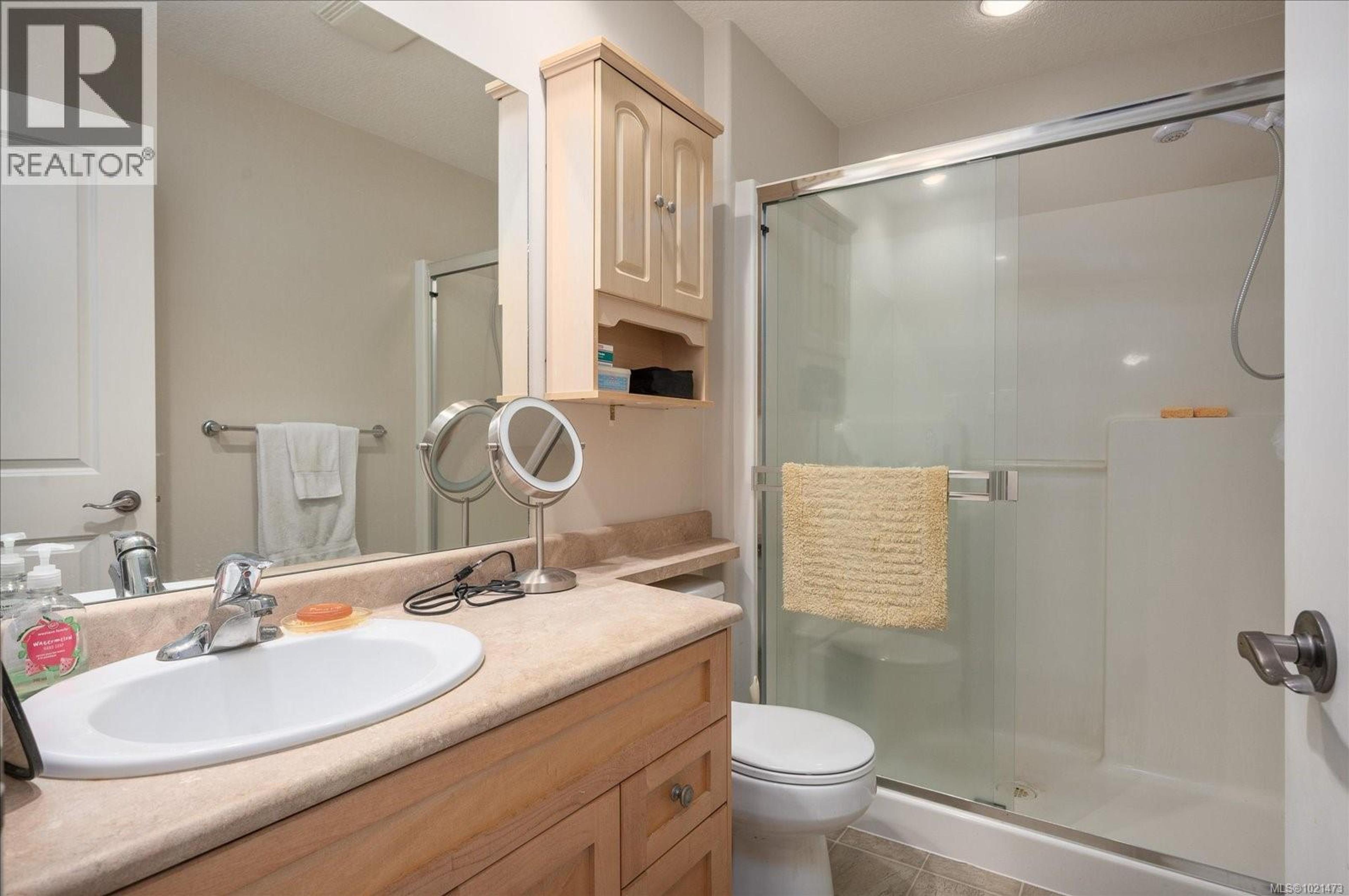 #12 340 YOUNG ST - 17