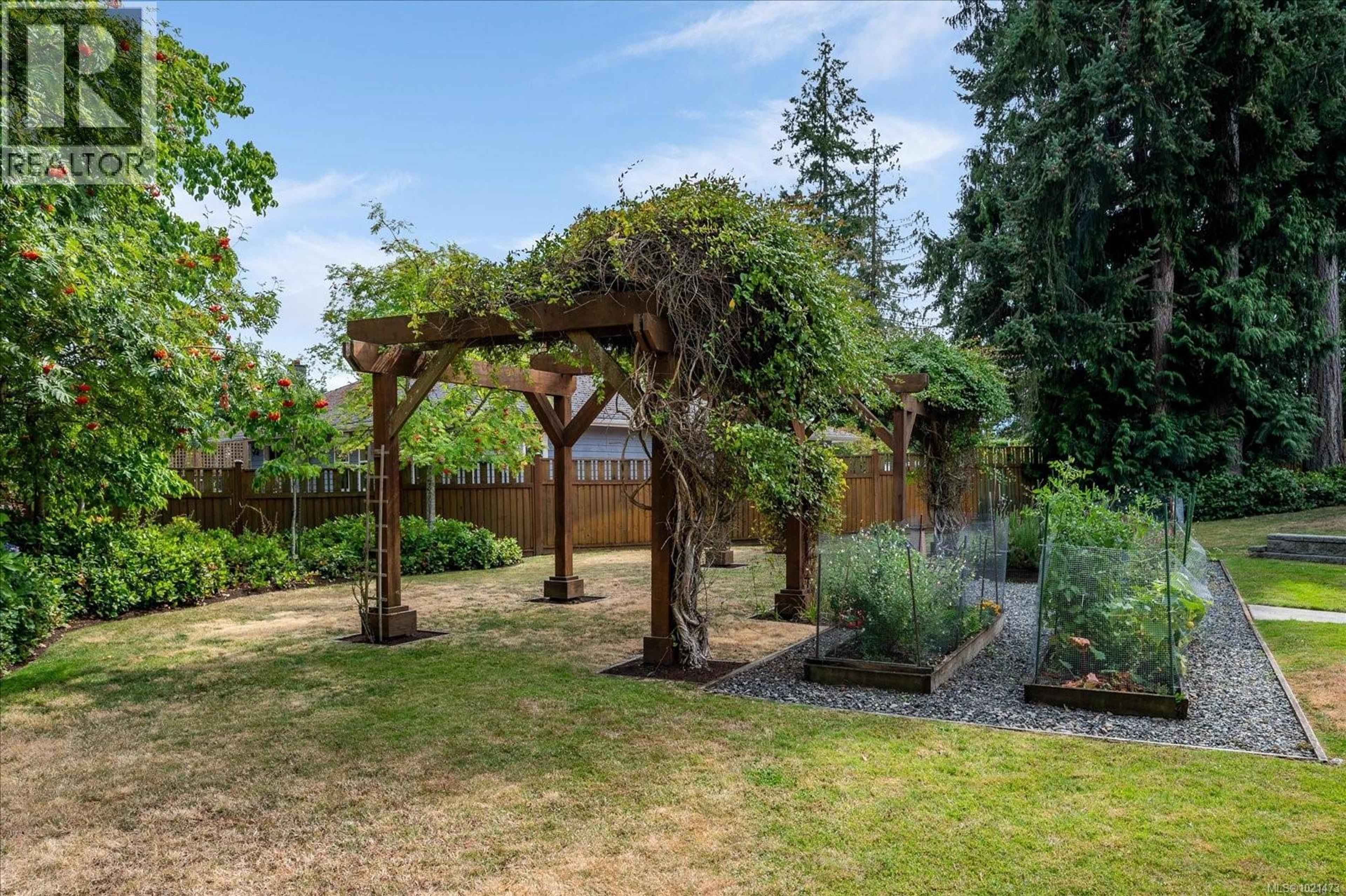 #12 340 YOUNG ST - 25