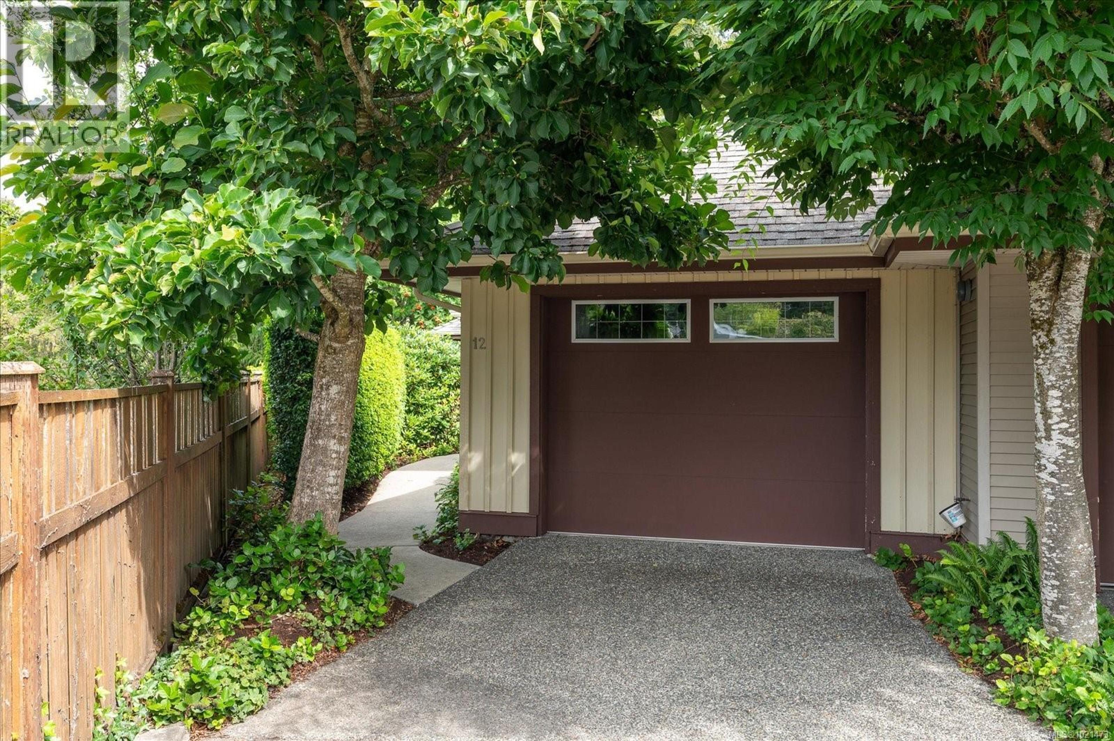 #12 340 YOUNG ST - 27