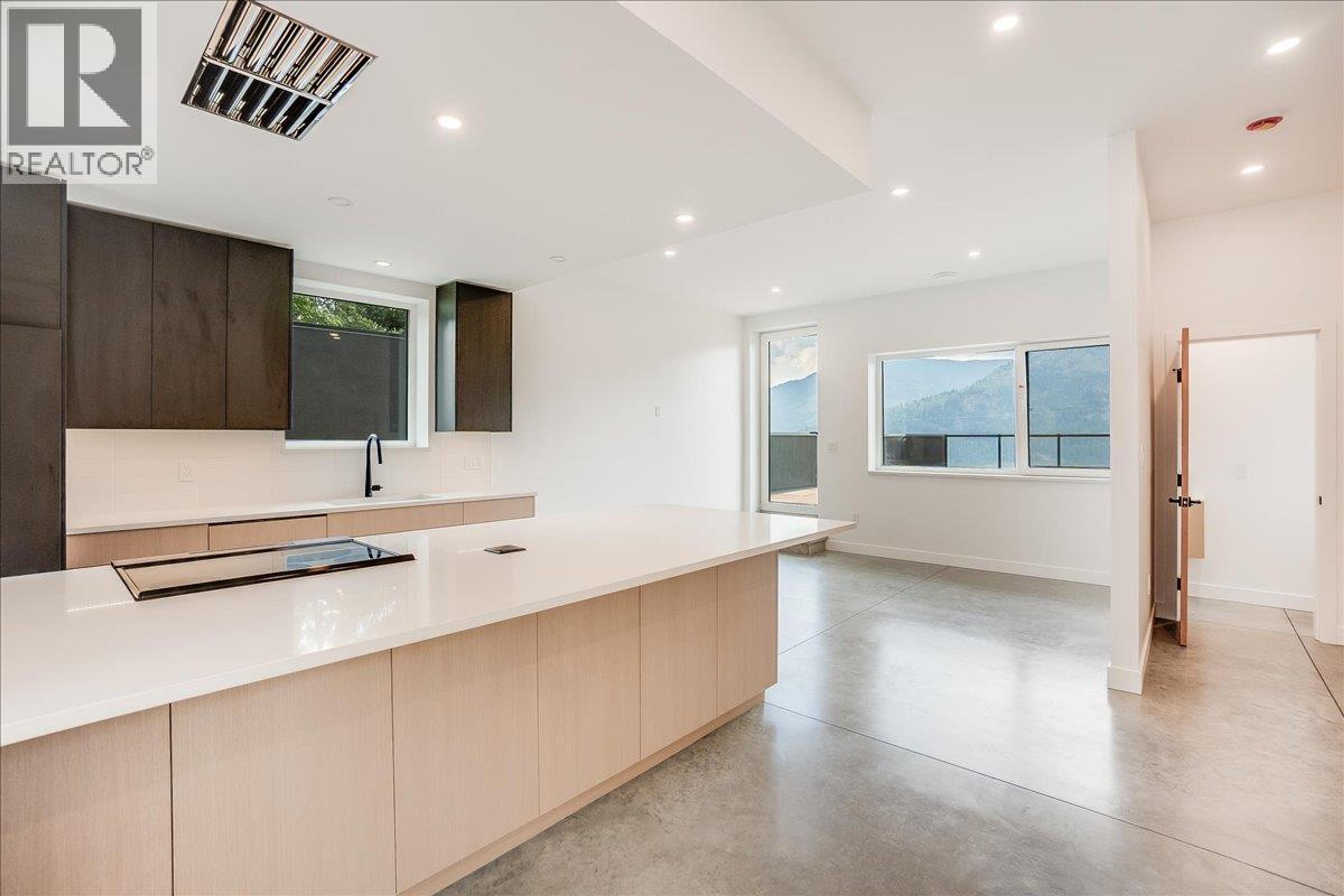 C-620 RICHARDS STREET - 10