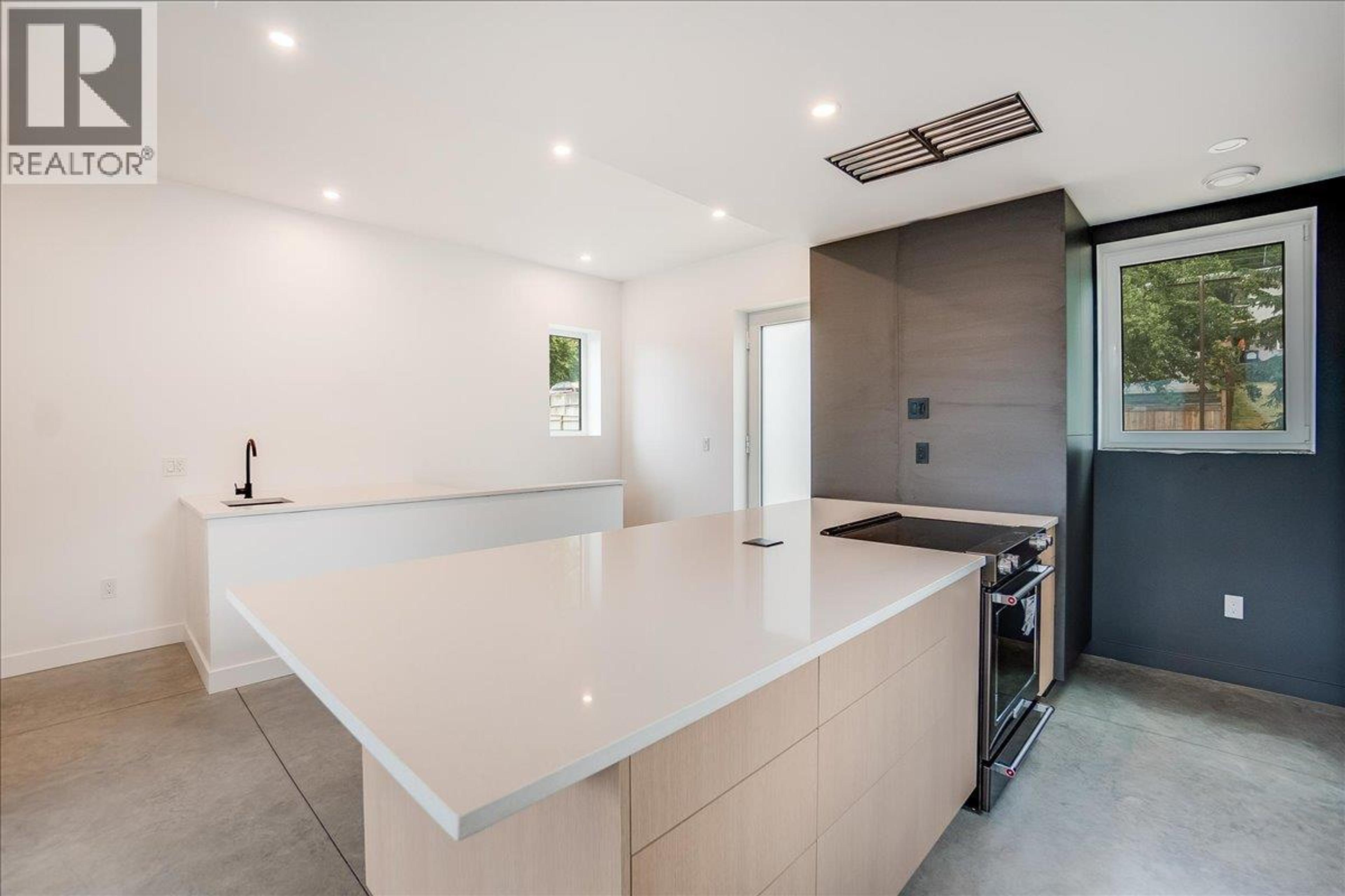 C-620 RICHARDS STREET - 17