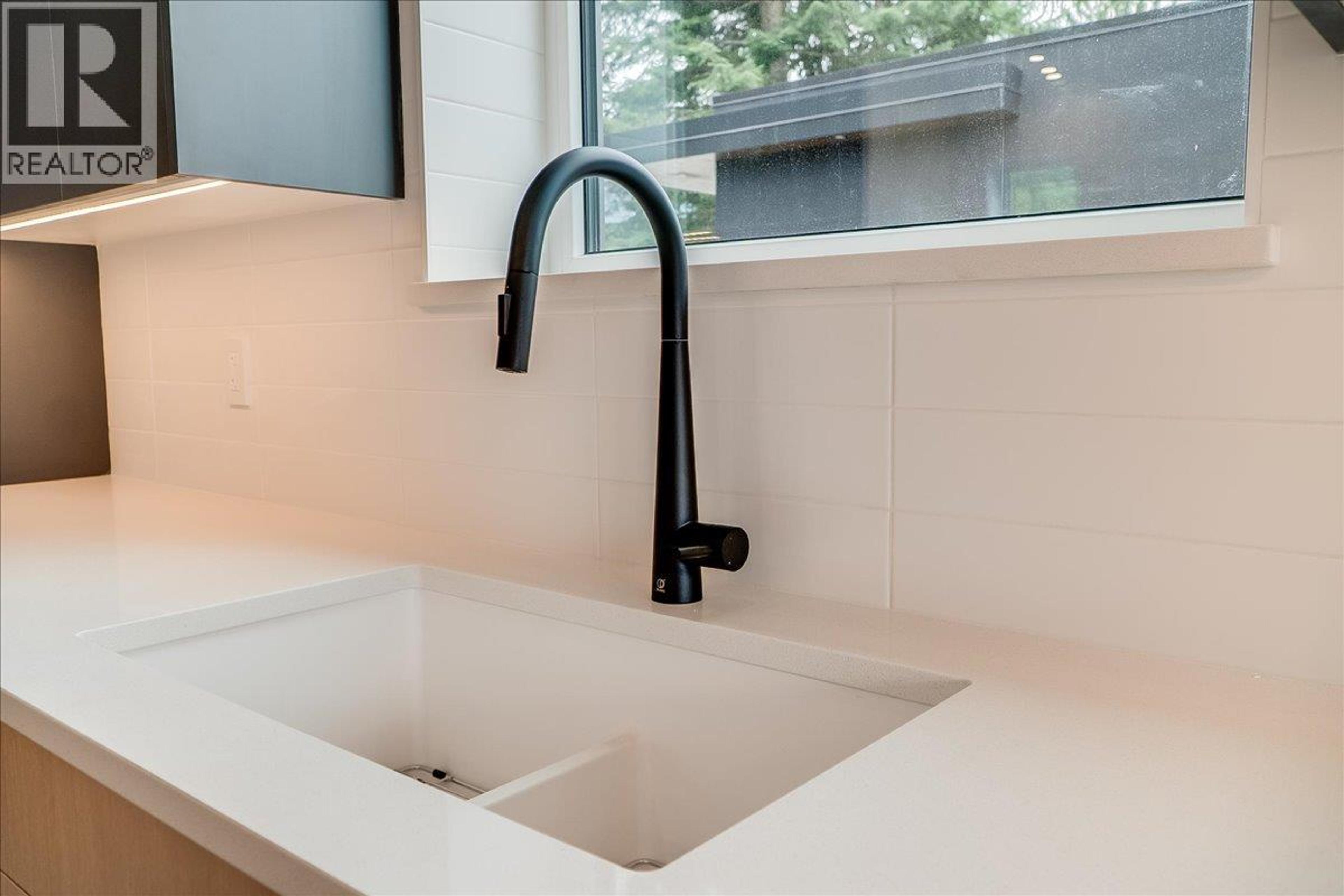 C-620 RICHARDS STREET - 20