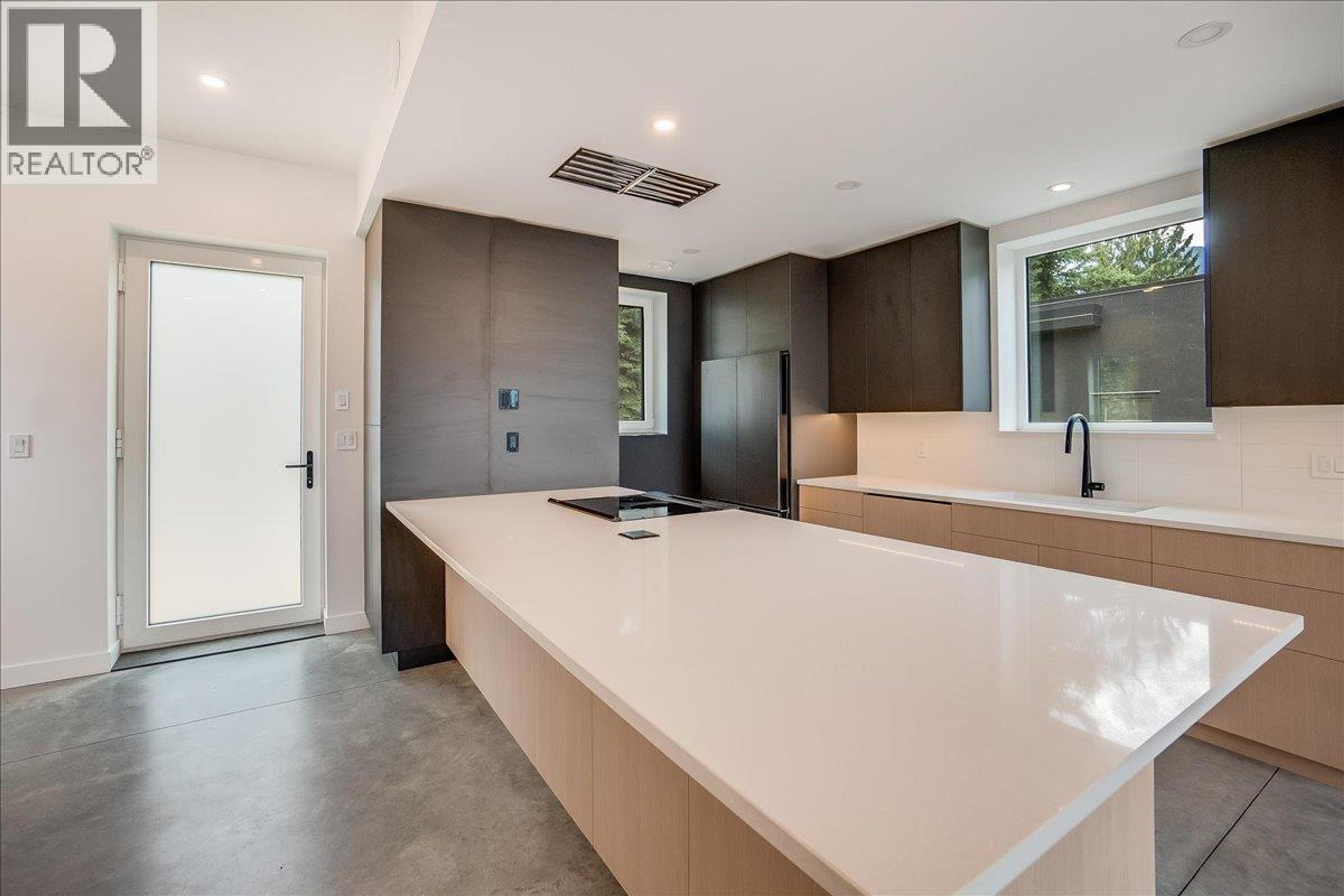 C-620 RICHARDS STREET - 21