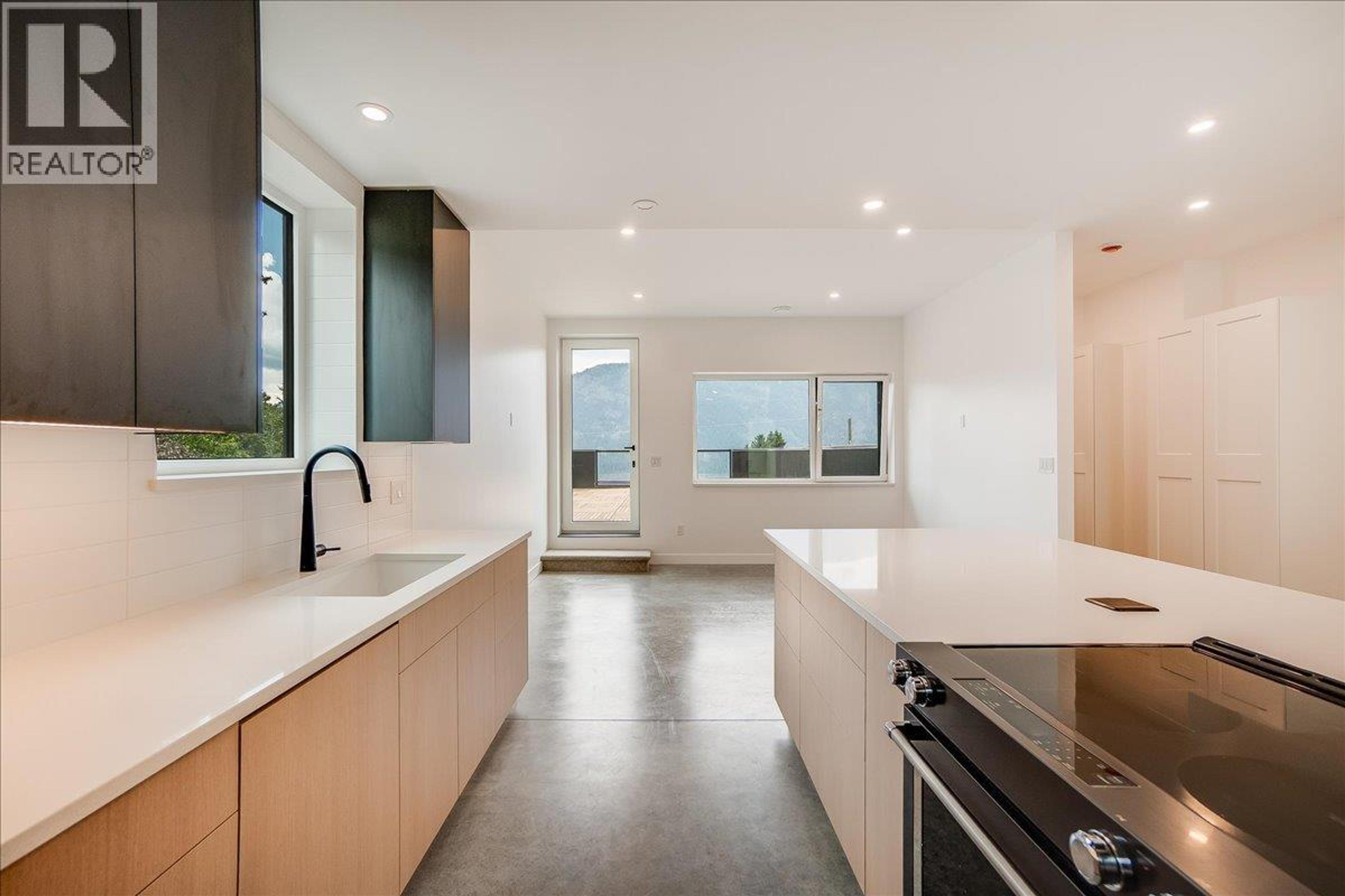 C-620 RICHARDS STREET - 22