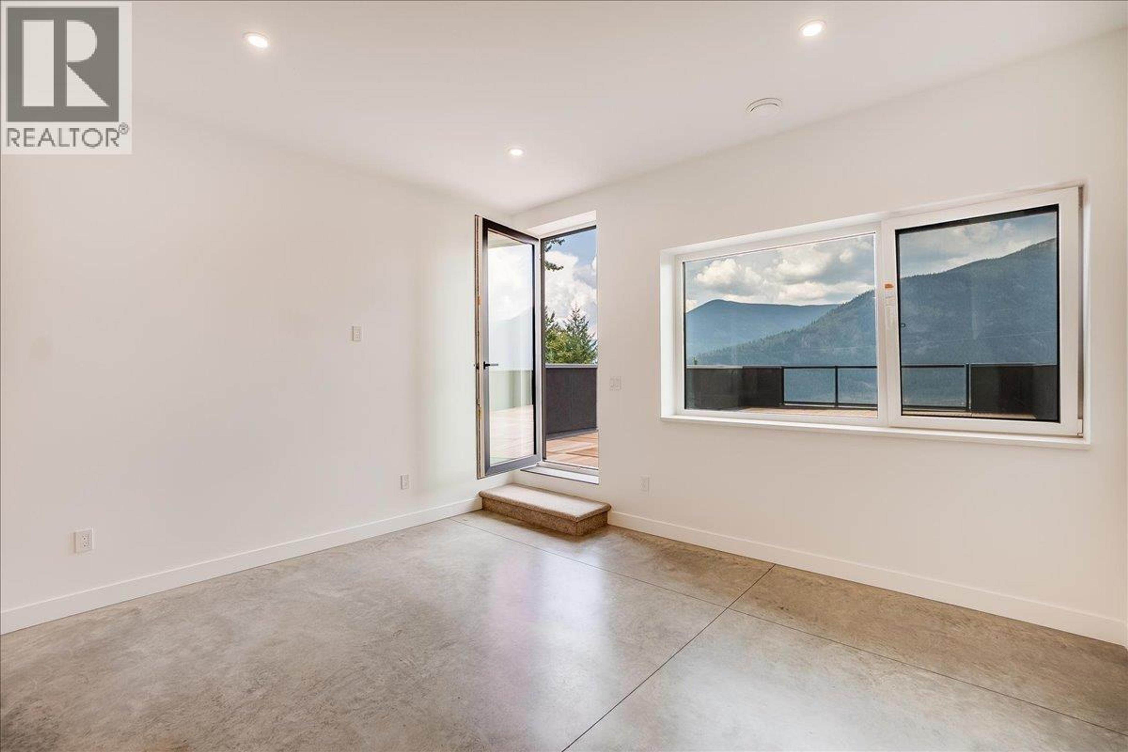 C-620 RICHARDS STREET - 25