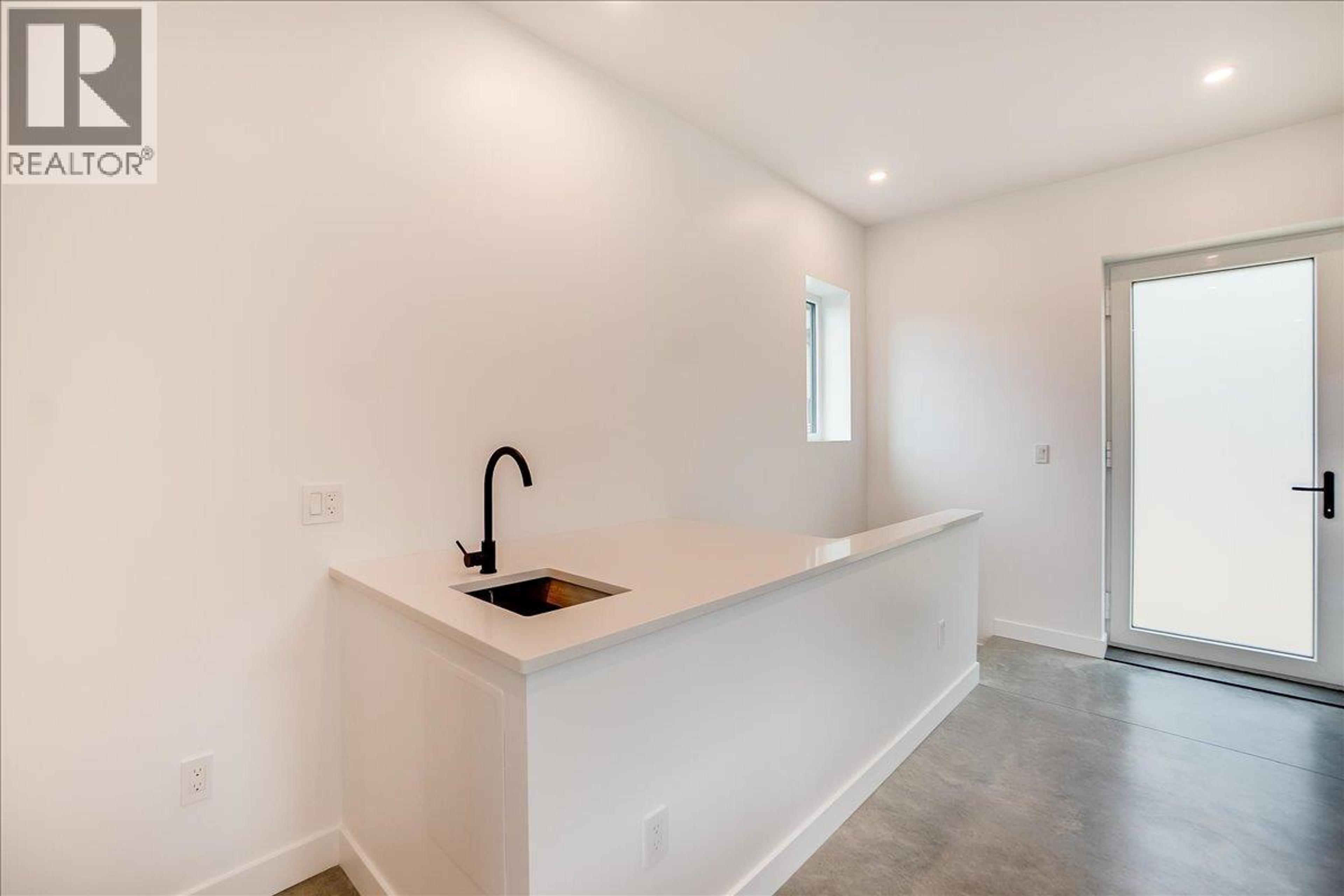 C-620 RICHARDS STREET - 30