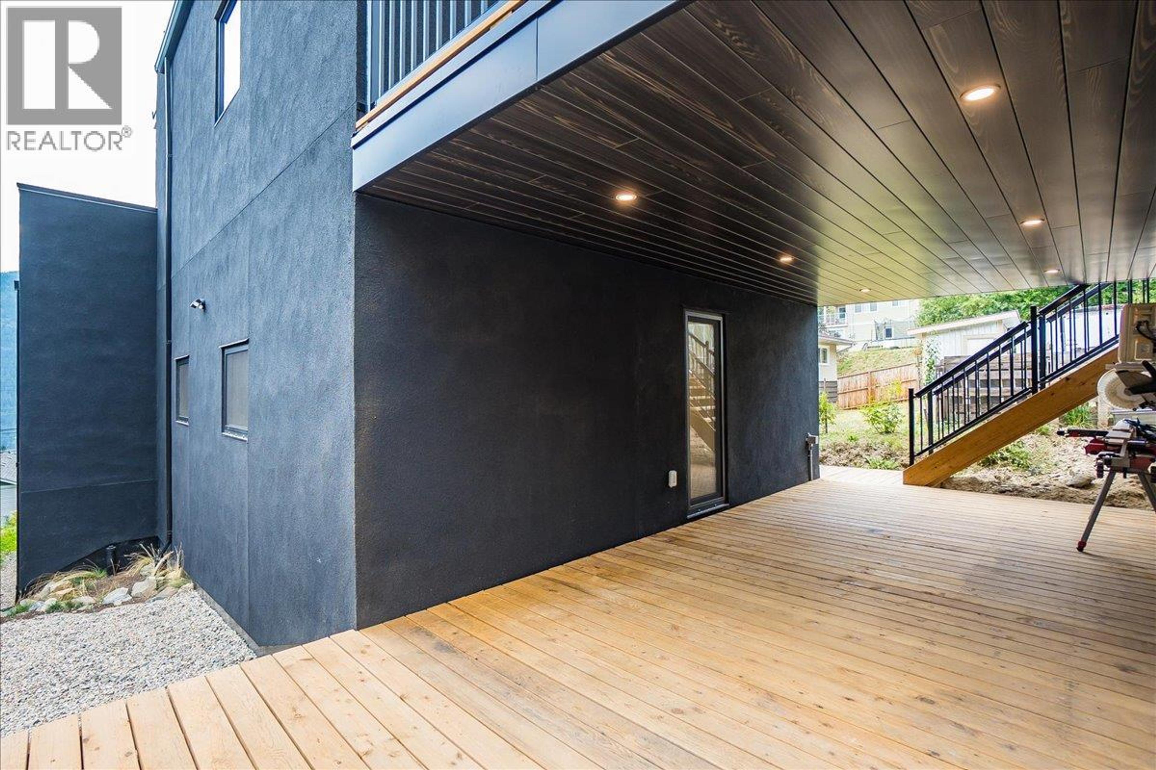 C-620 RICHARDS STREET - 36