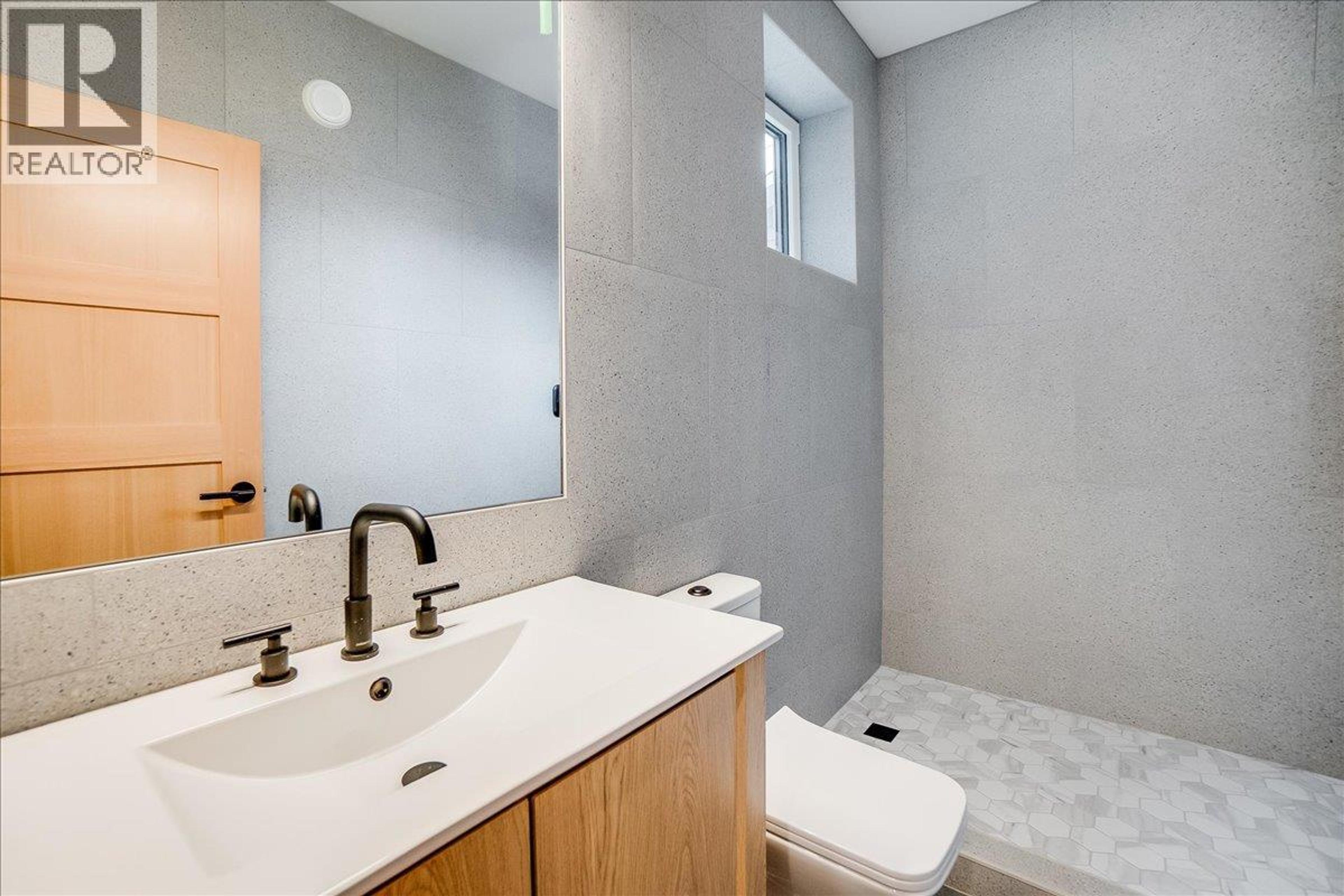 C-620 RICHARDS STREET - 40