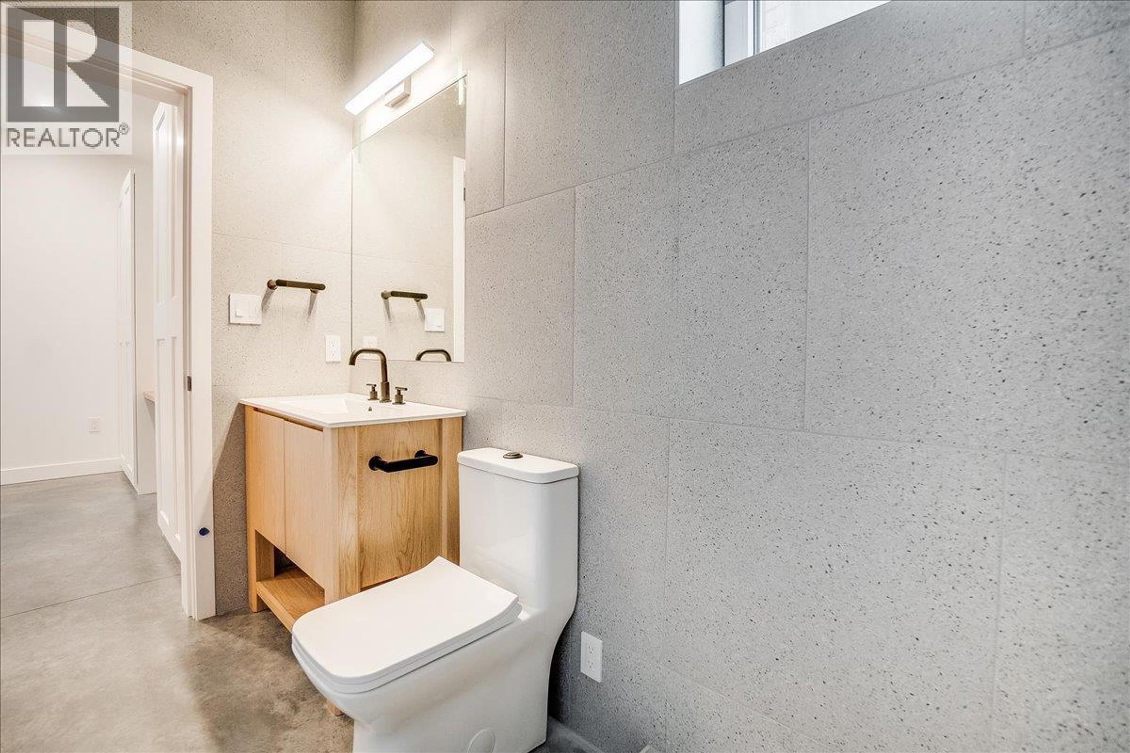 C-620 RICHARDS STREET - 41