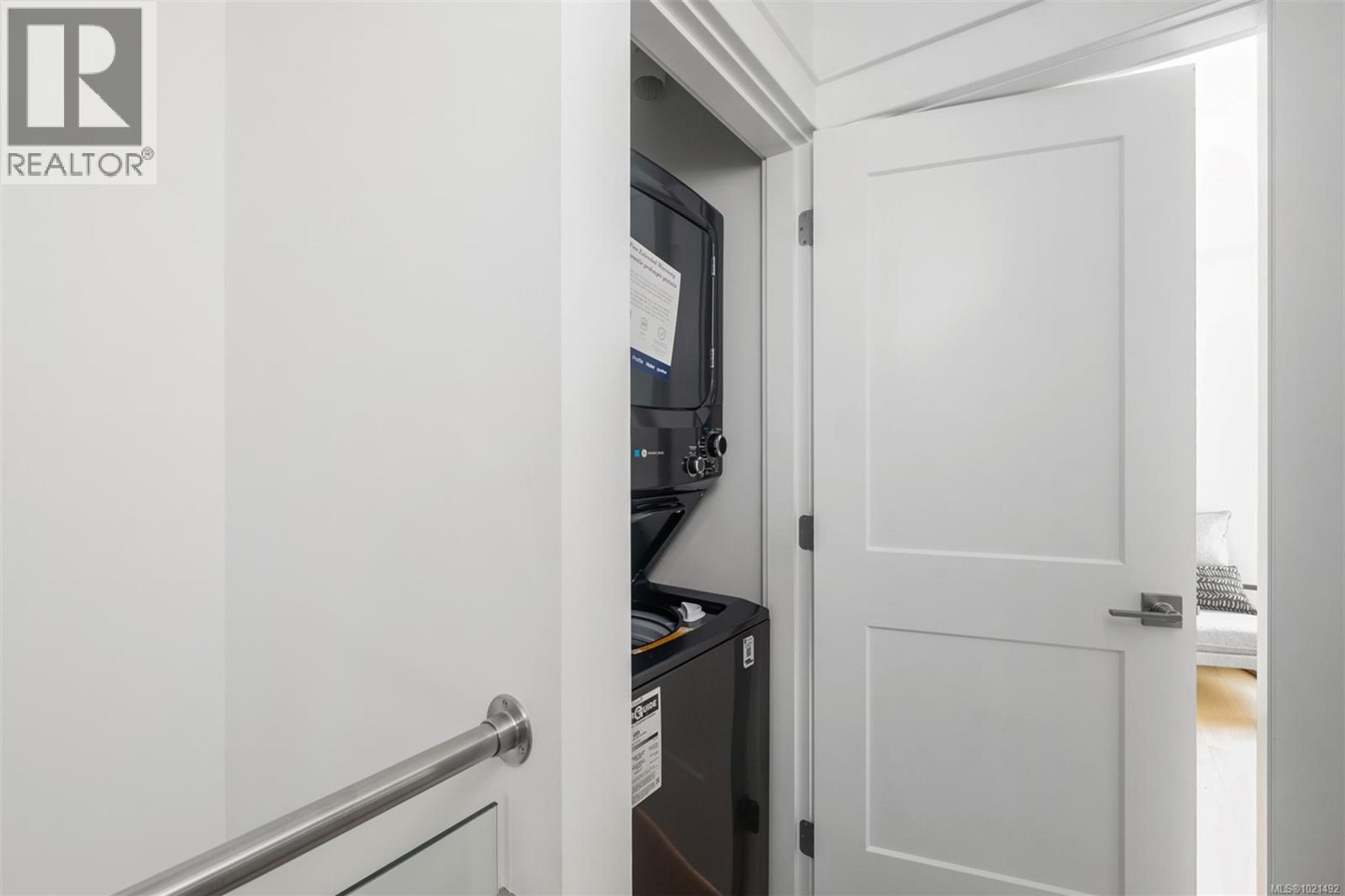 #6 820 DUNSMUIR RD - 13