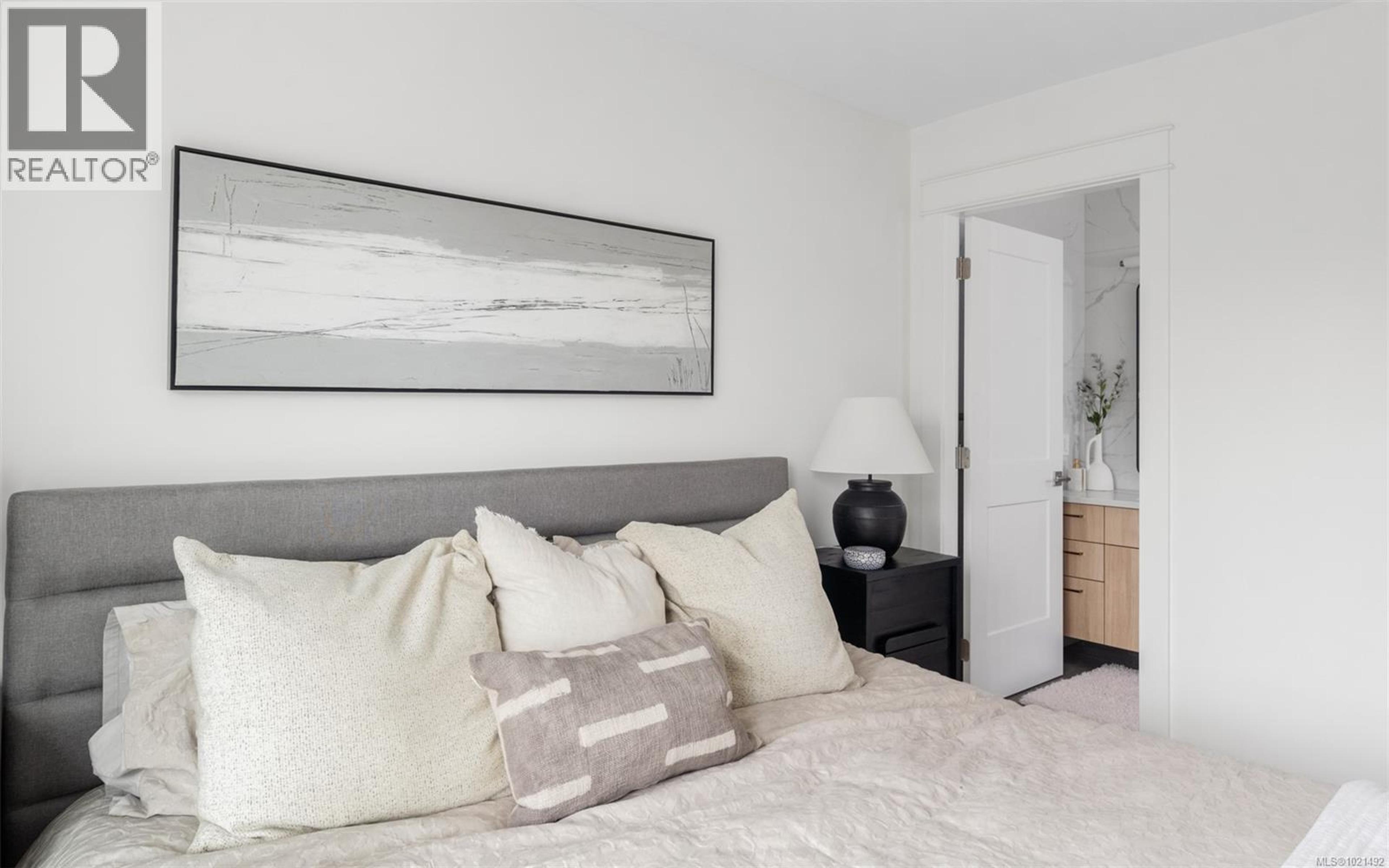 #6 820 DUNSMUIR RD - 15