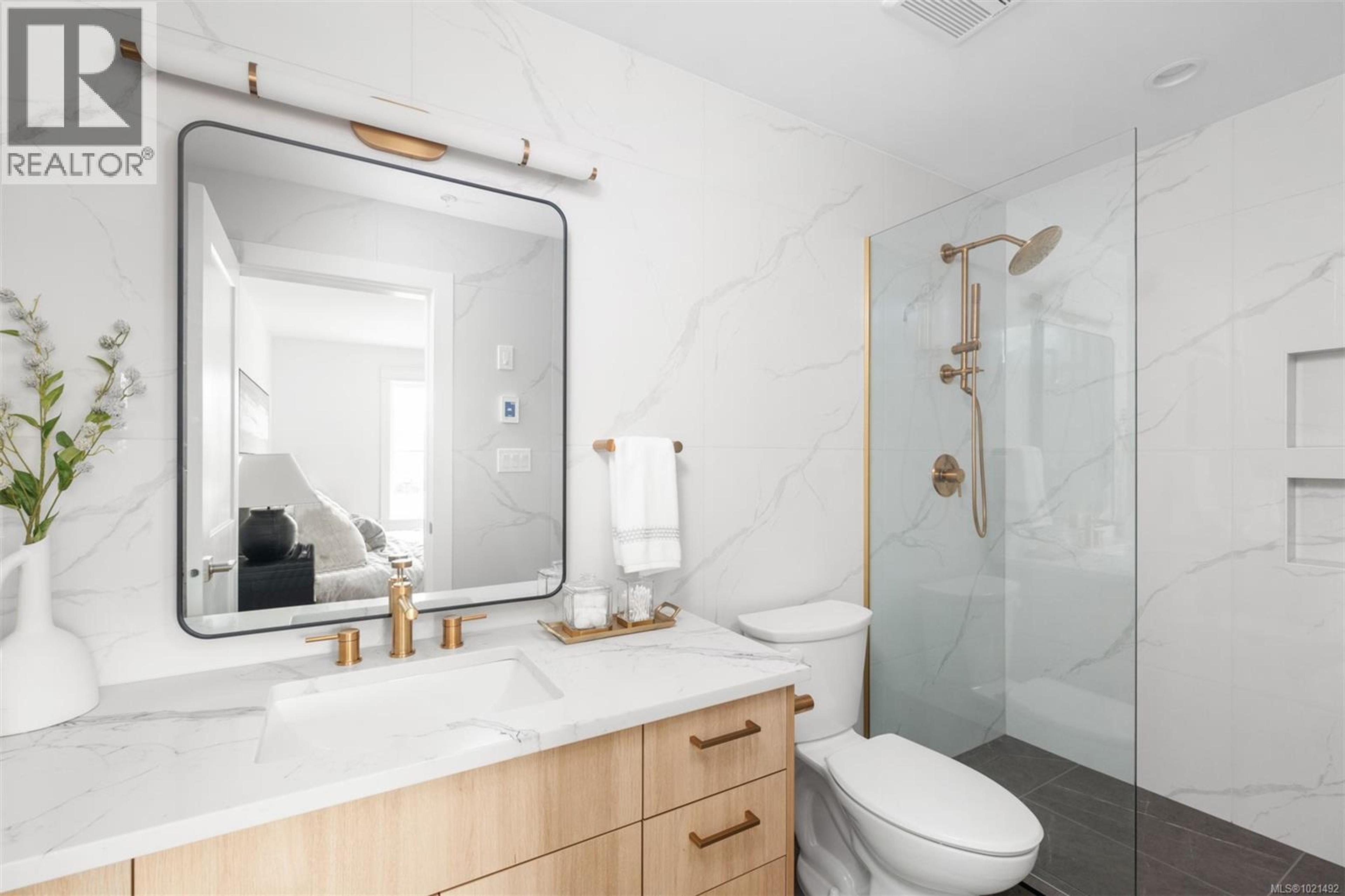 #6 820 DUNSMUIR RD - 17