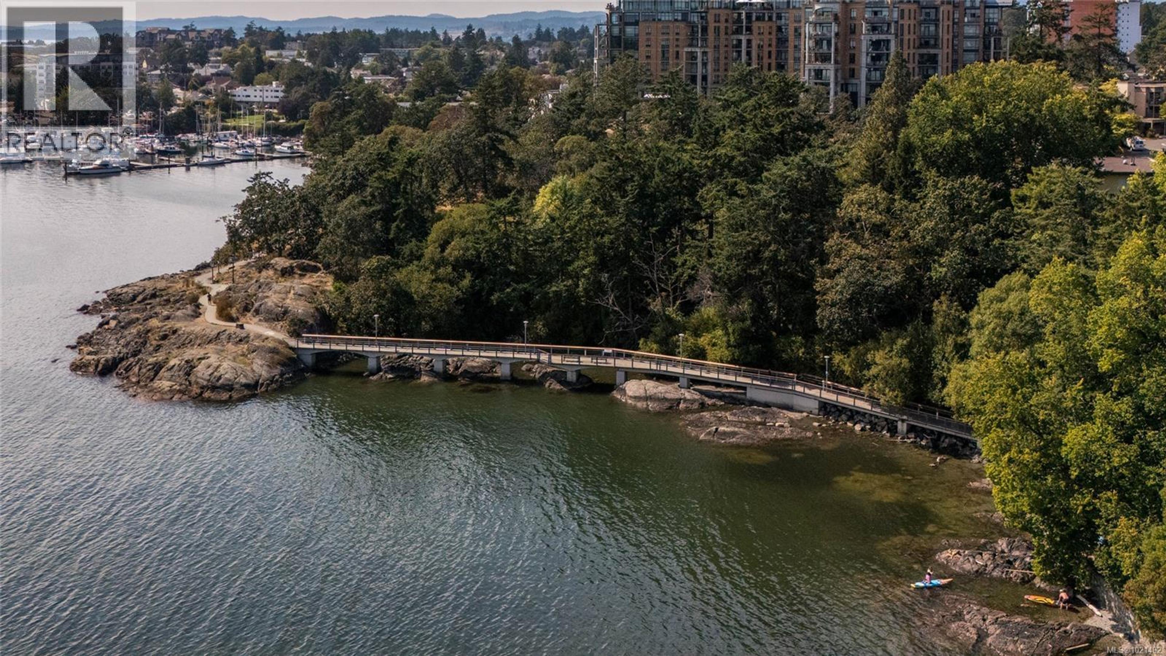 #6 820 DUNSMUIR RD - 27