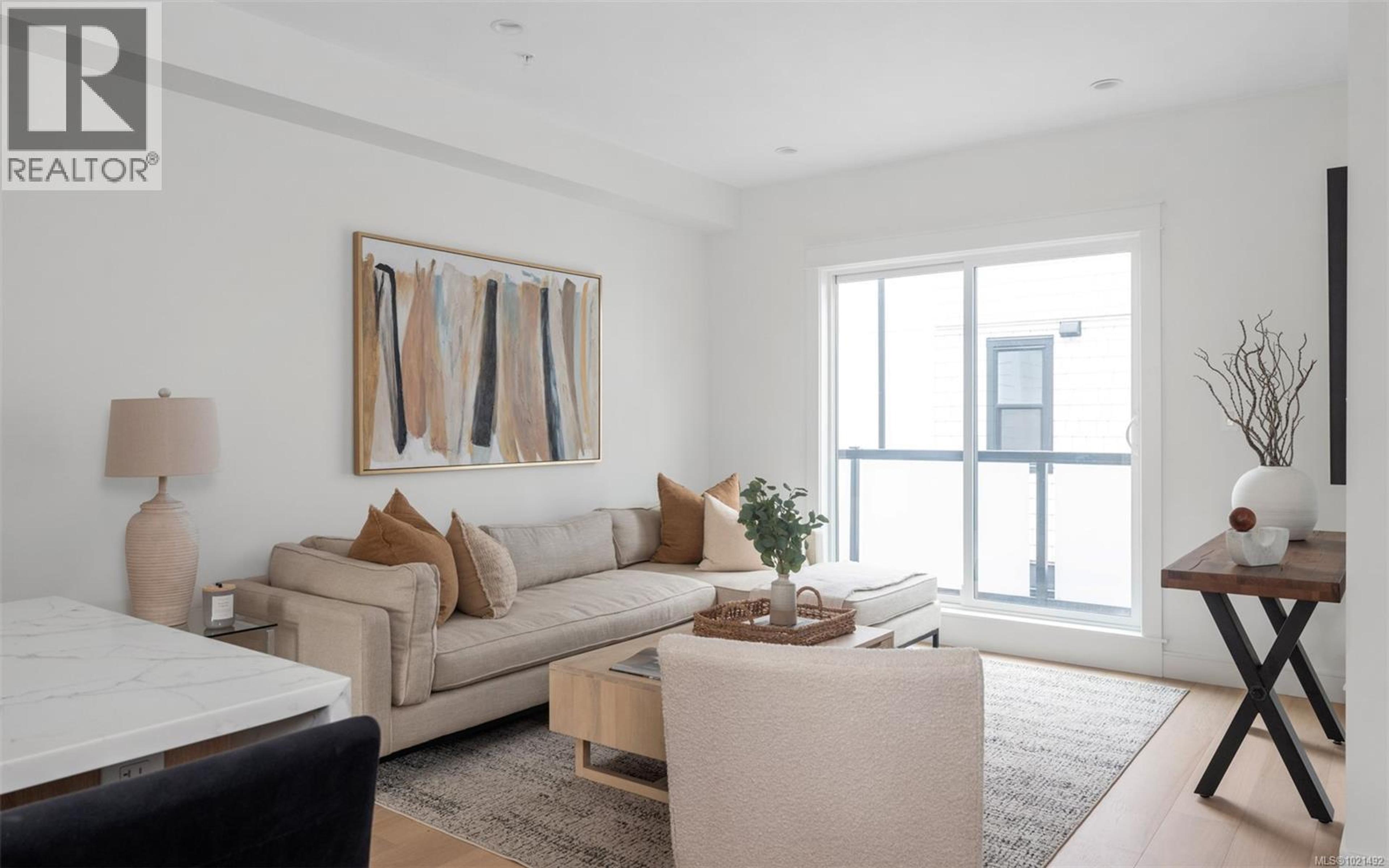 #6 820 DUNSMUIR RD - 4