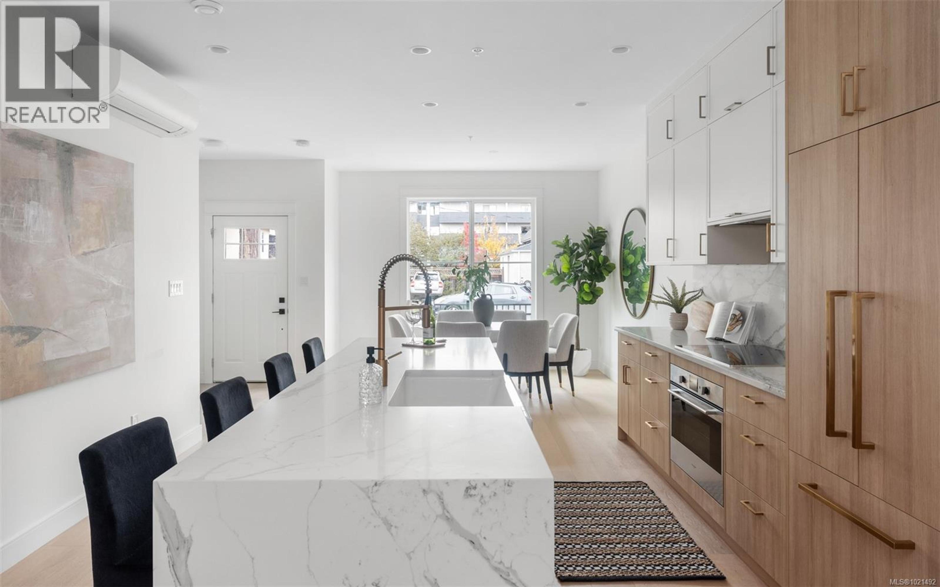 #6 820 DUNSMUIR RD - 6