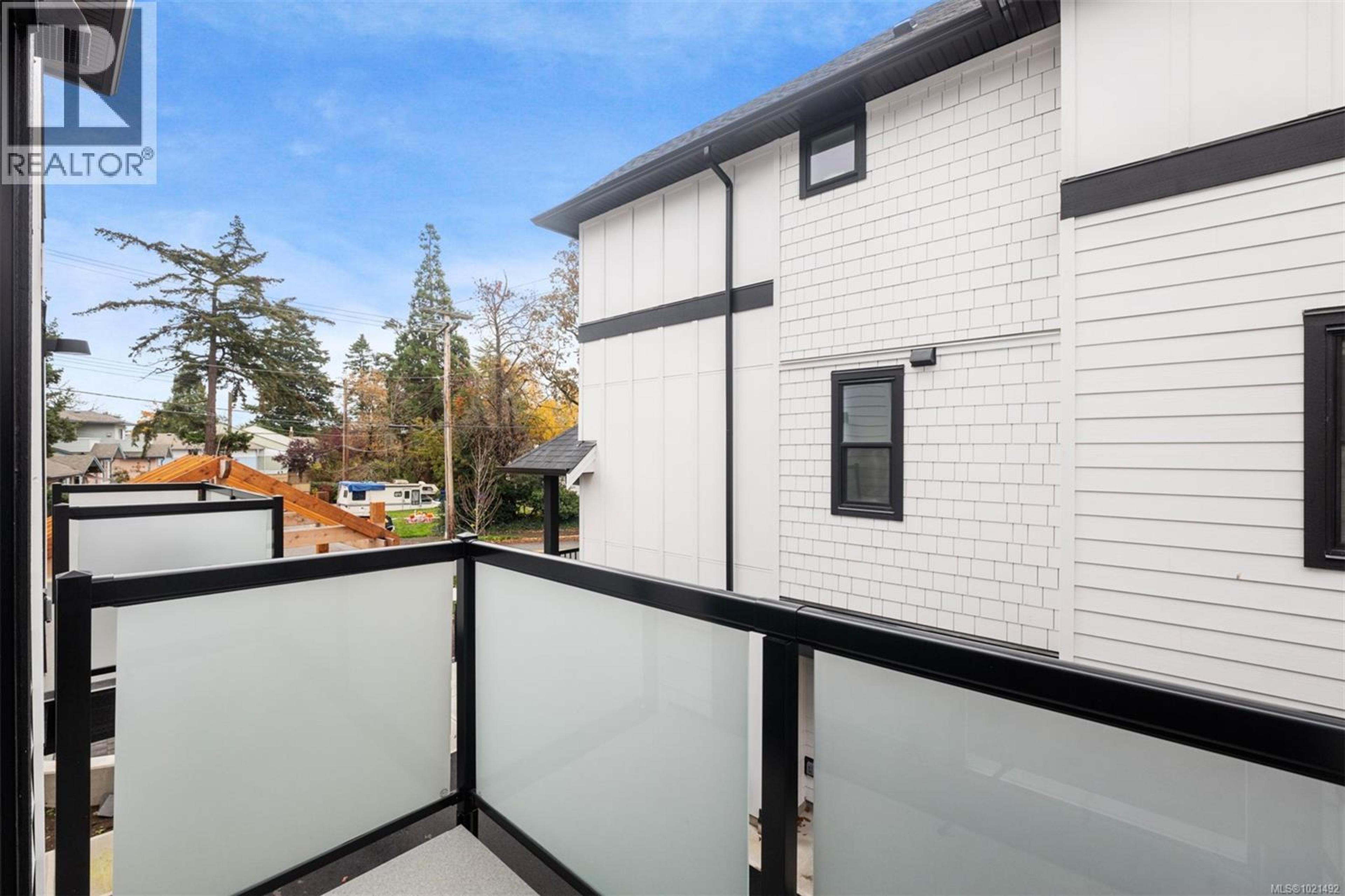 #6 820 DUNSMUIR RD - 7