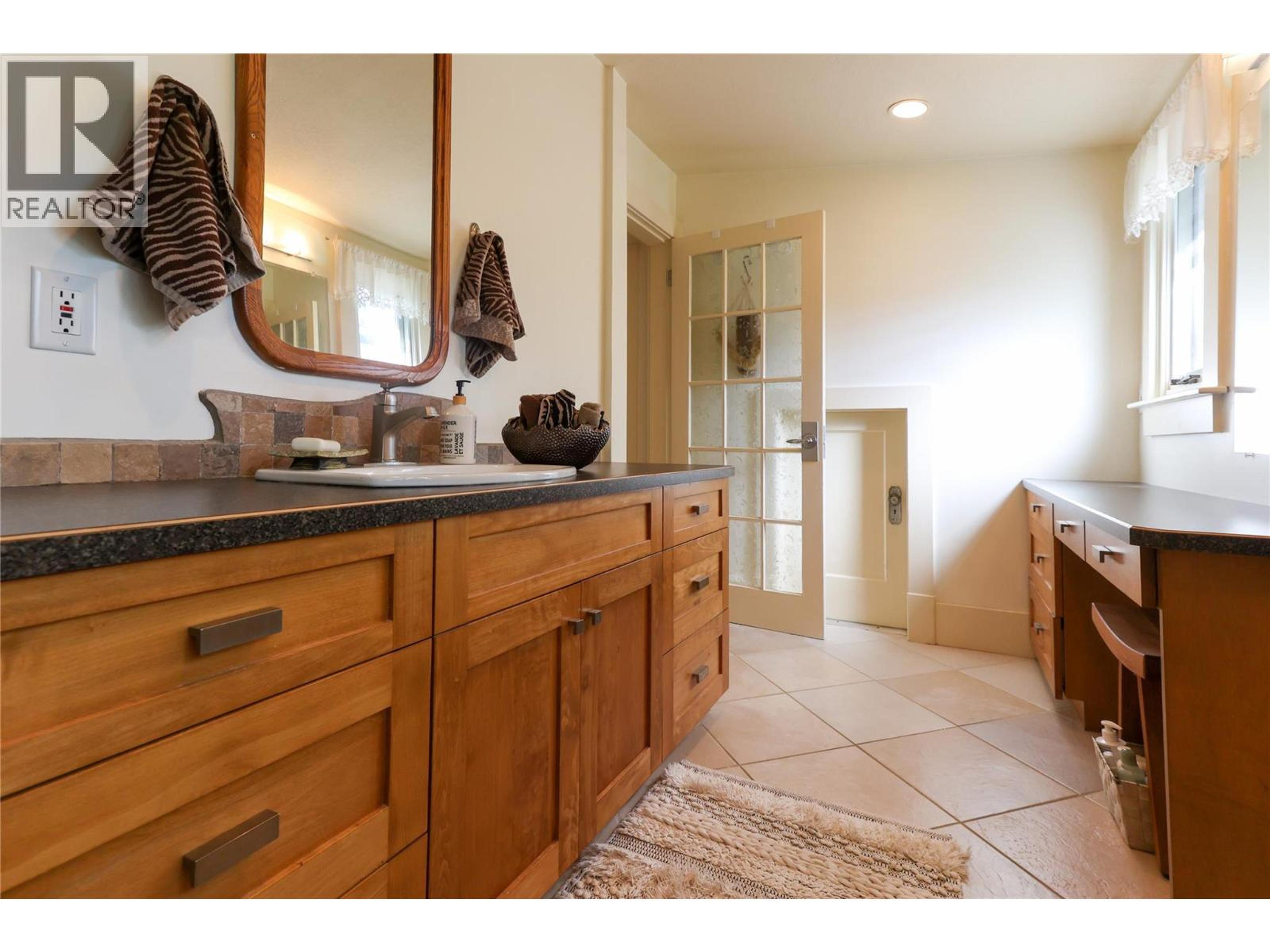 208 RITCHIE AVENUE - 31