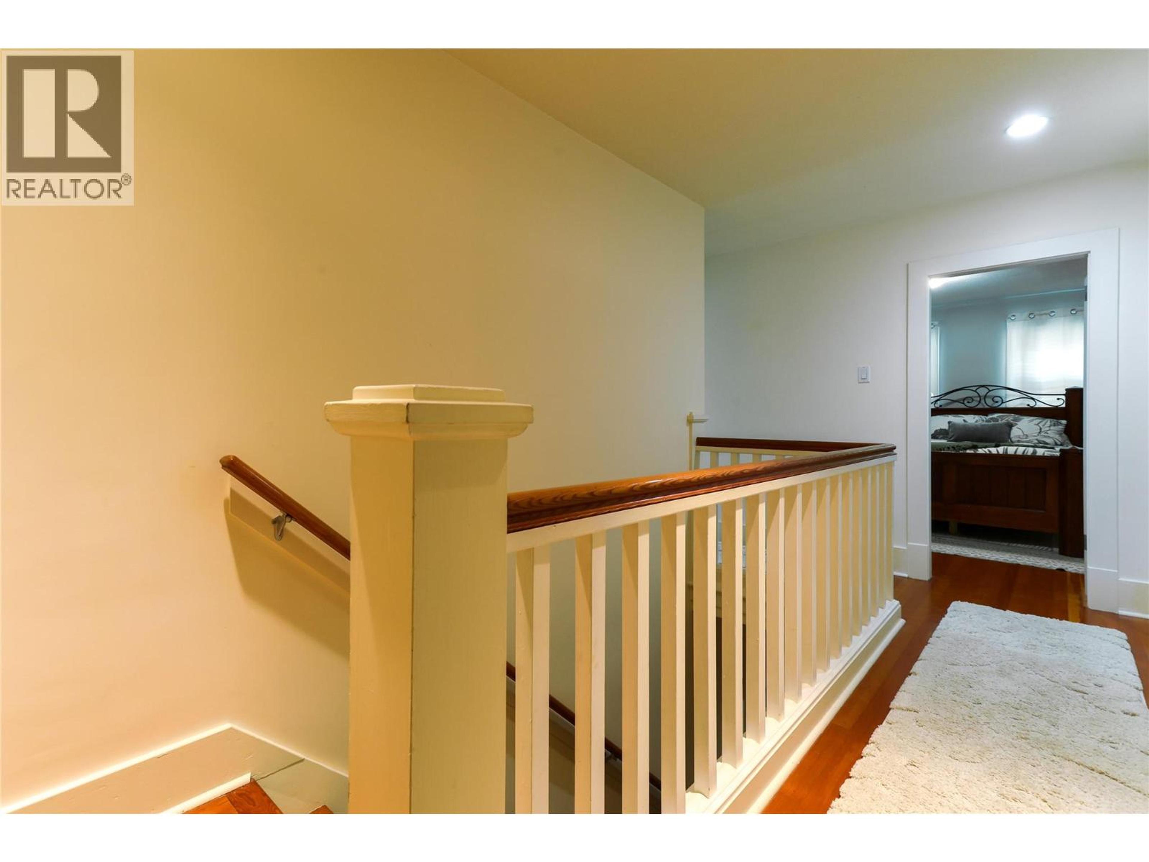 208 RITCHIE AVENUE - 36