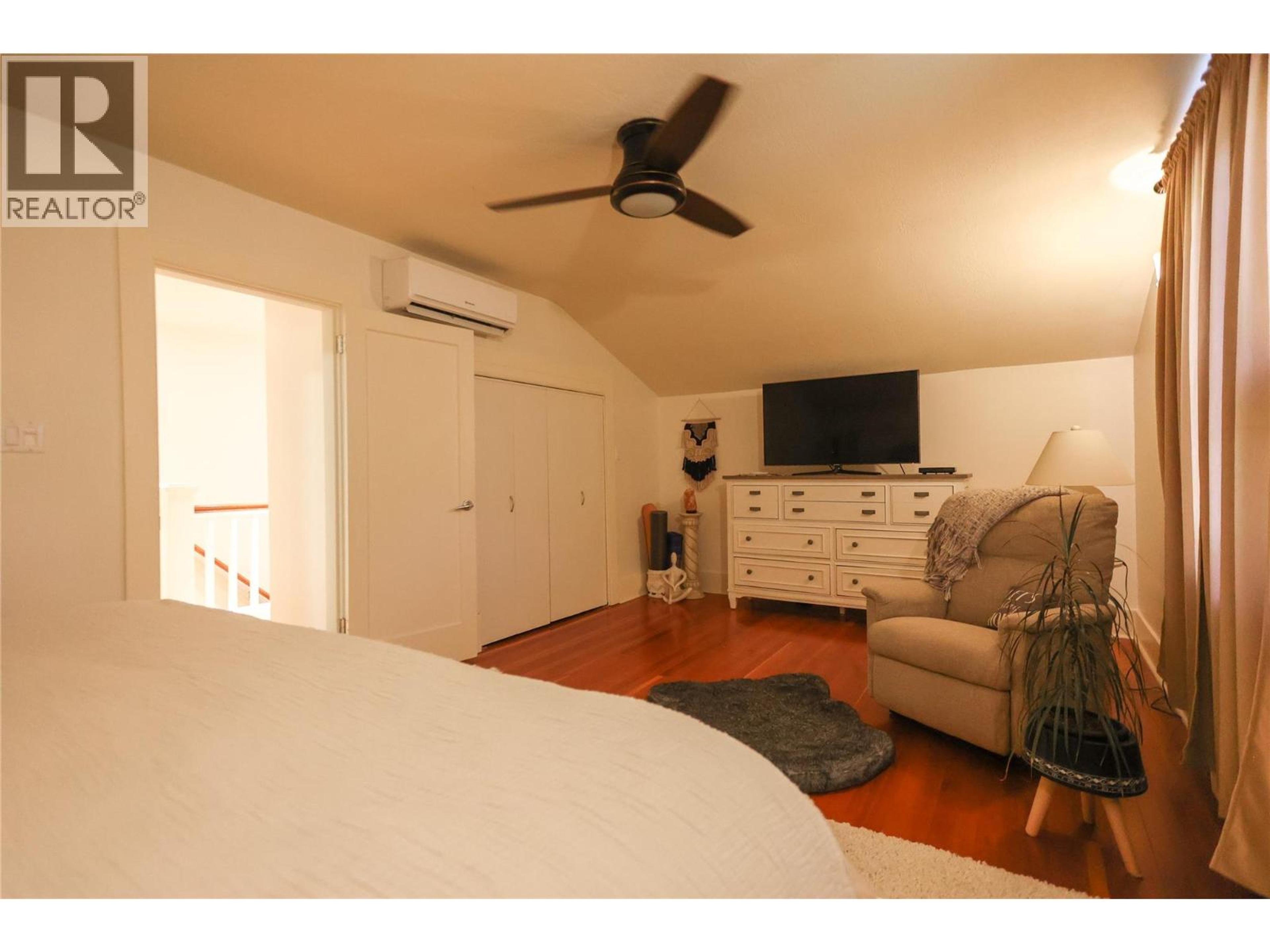 208 RITCHIE AVENUE - 32