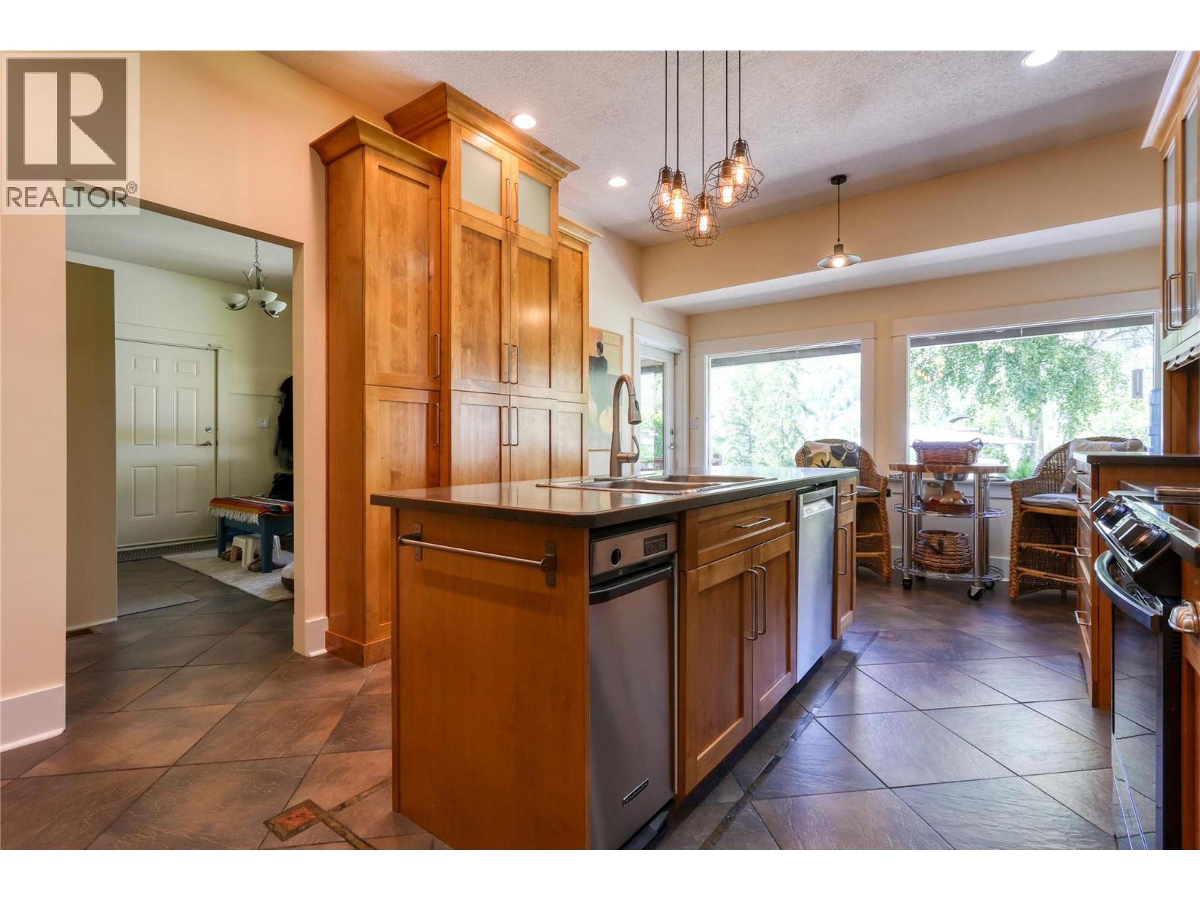 208 RITCHIE AVENUE - 16