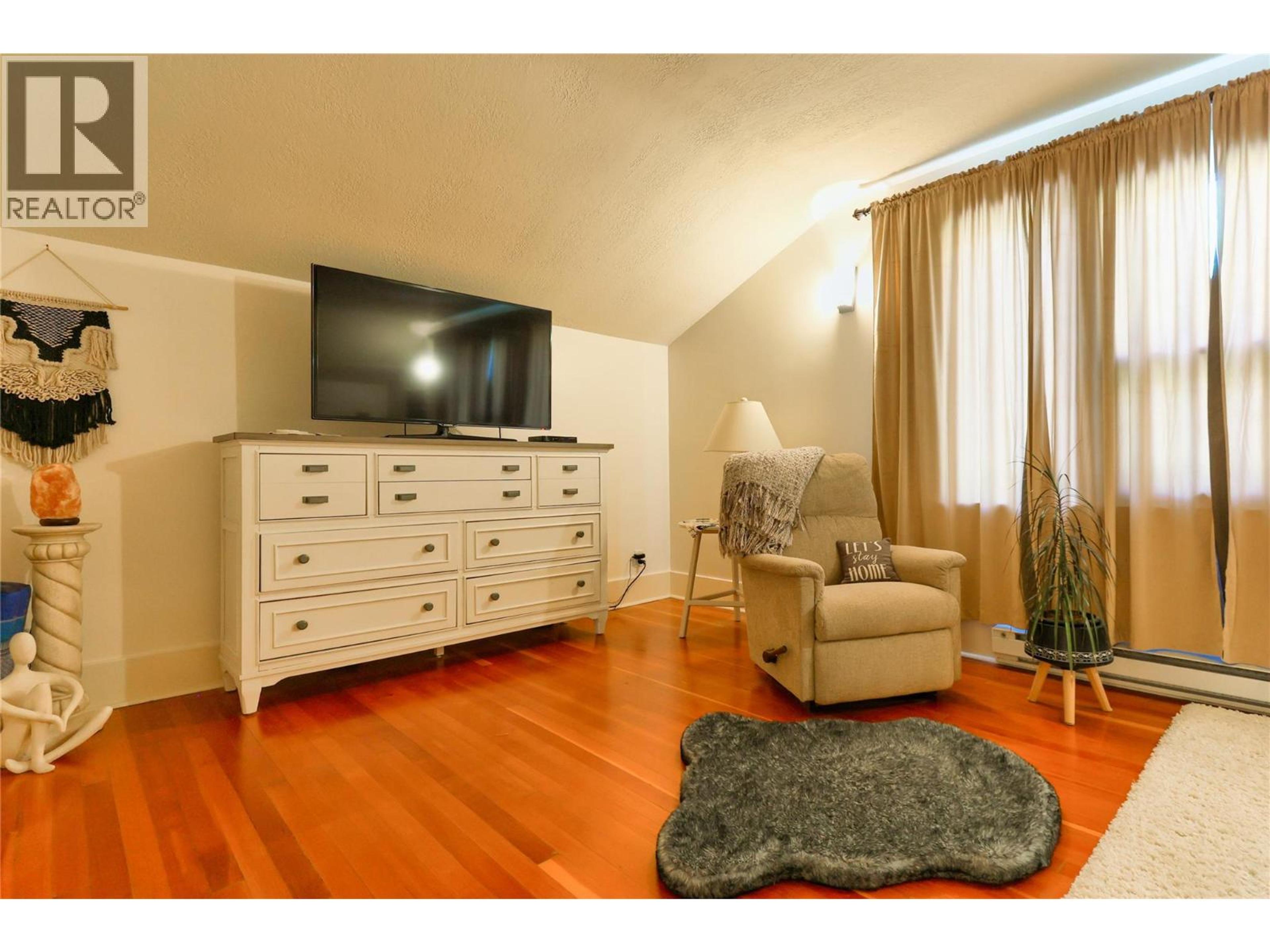 208 RITCHIE AVENUE - 28