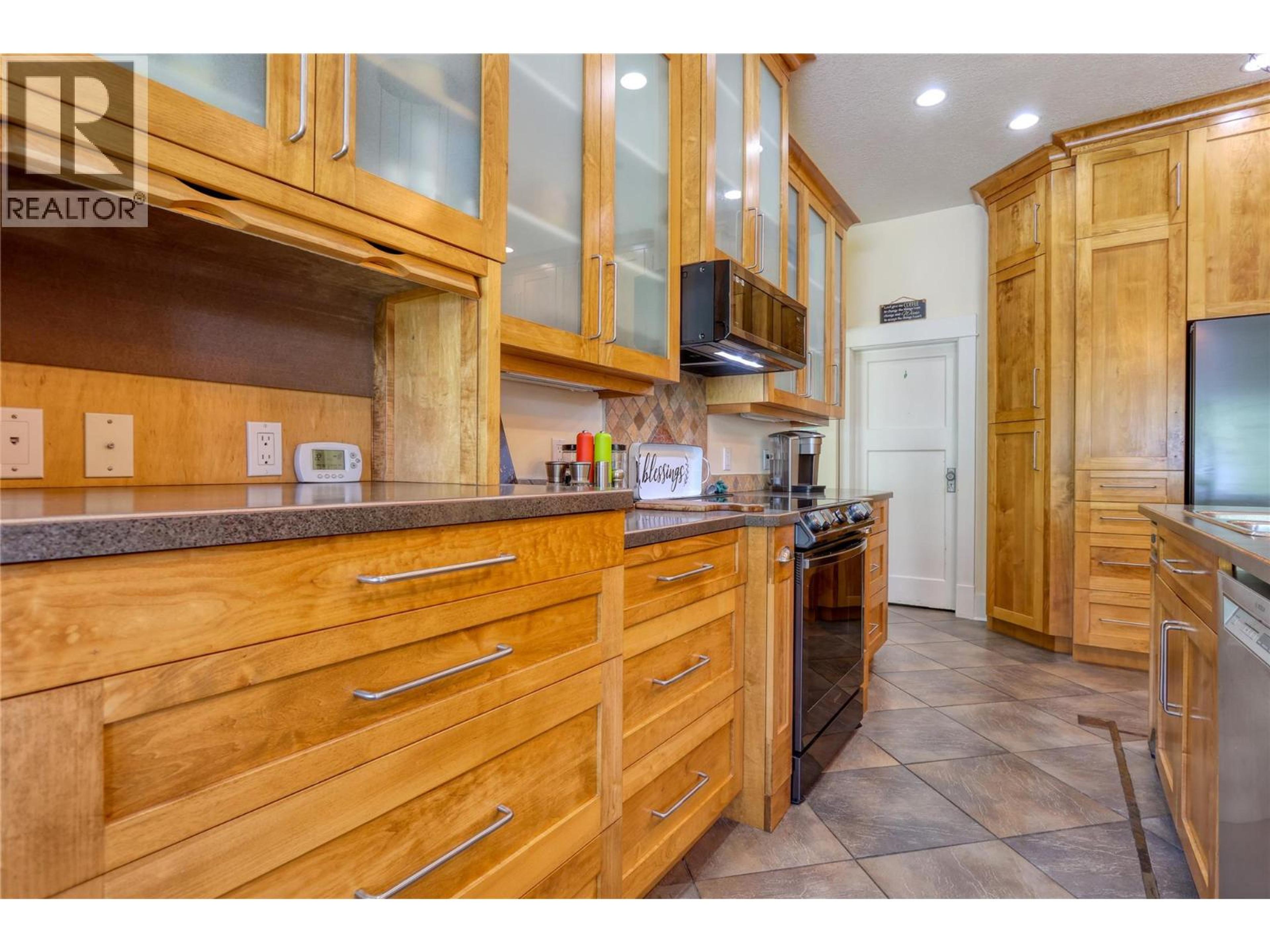 208 RITCHIE AVENUE - 14