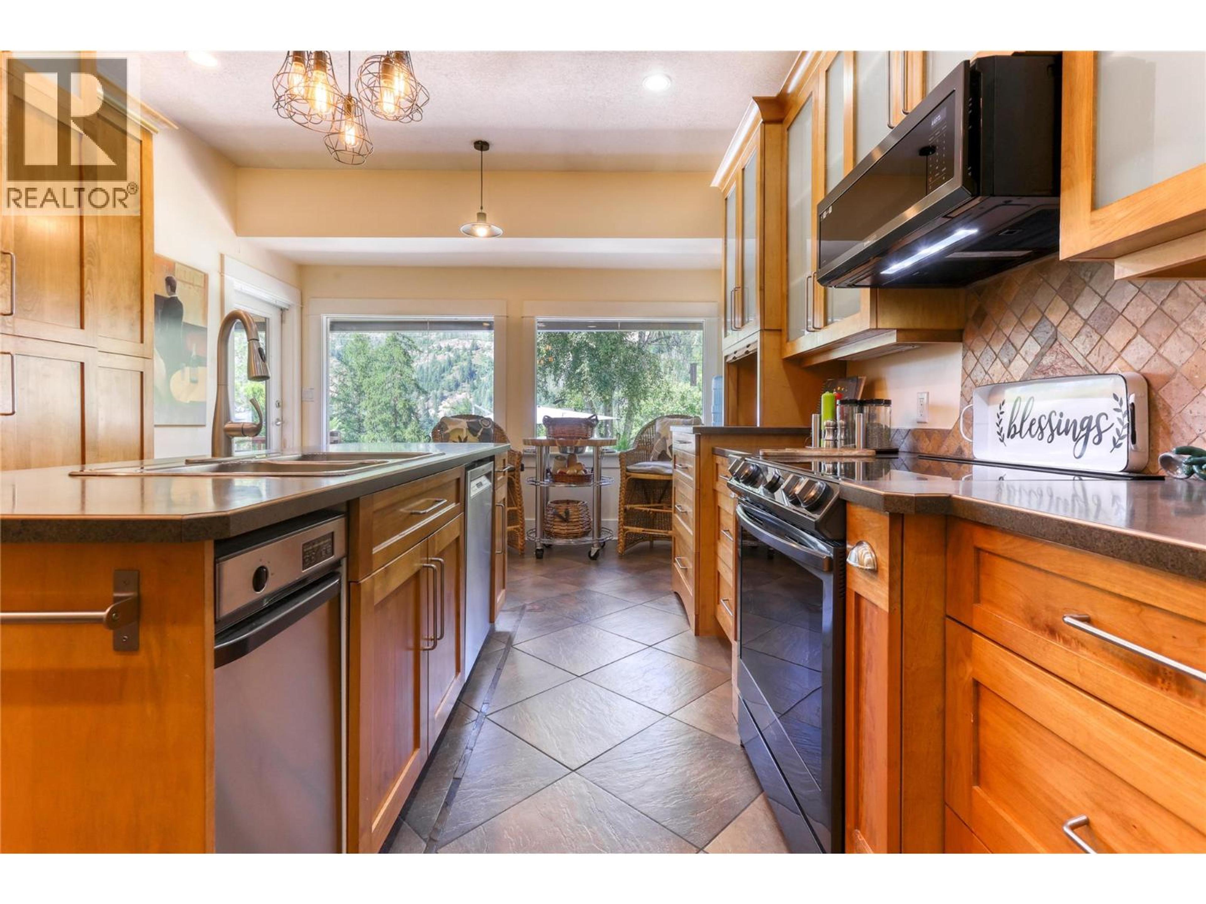 208 RITCHIE AVENUE - 12