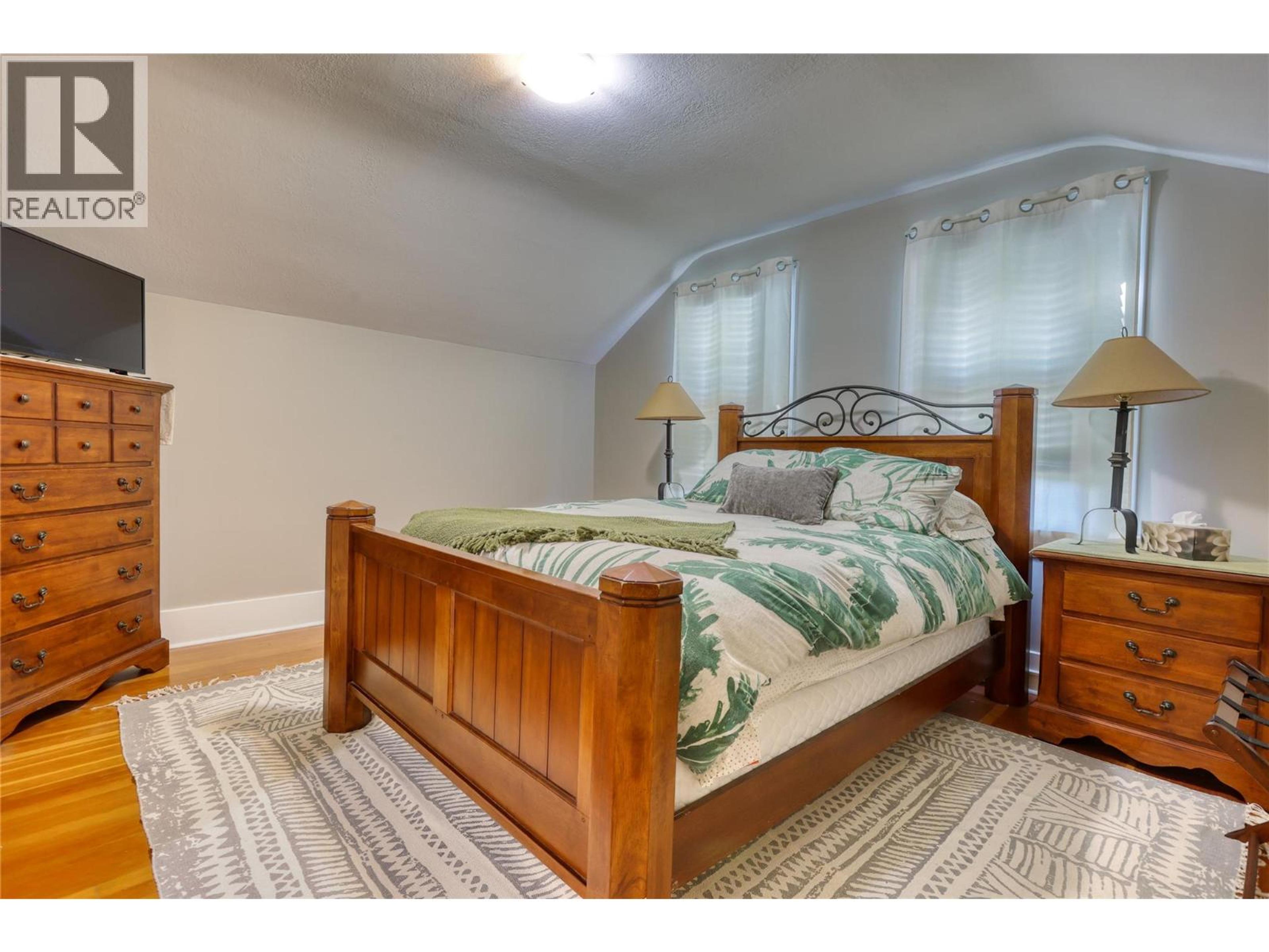 208 RITCHIE AVENUE - 34