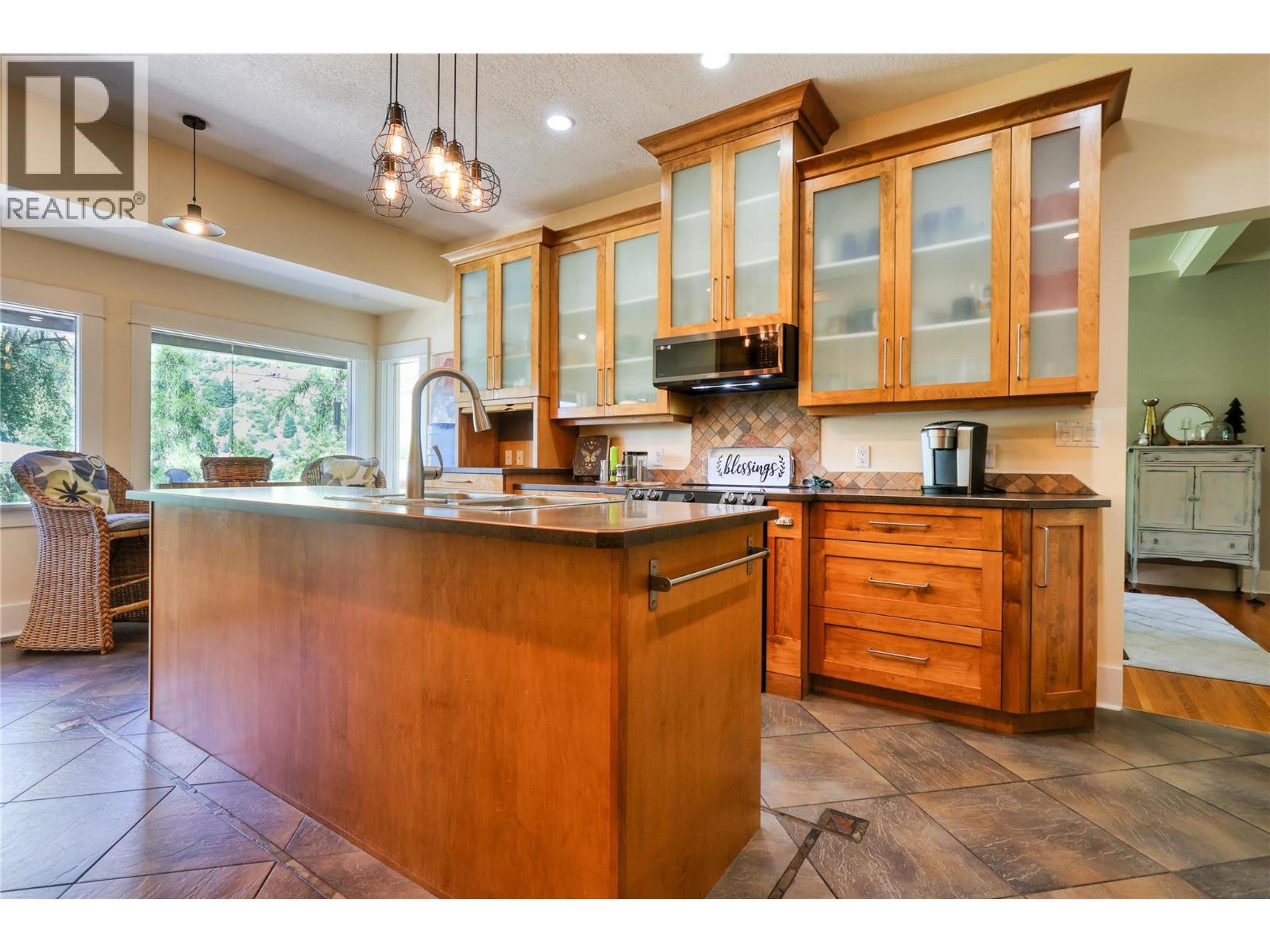 208 RITCHIE AVENUE - 13