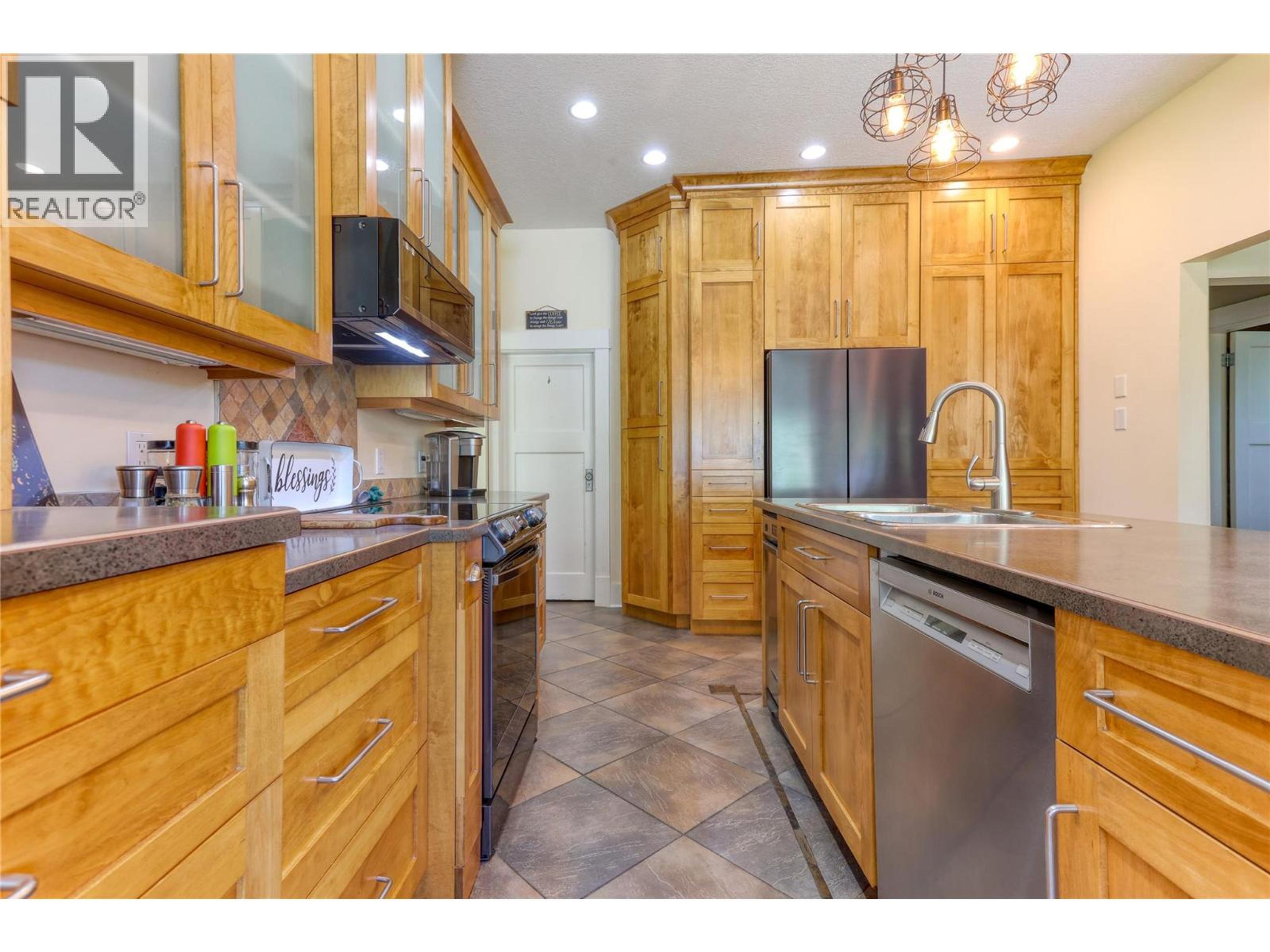 208 RITCHIE AVENUE - 15