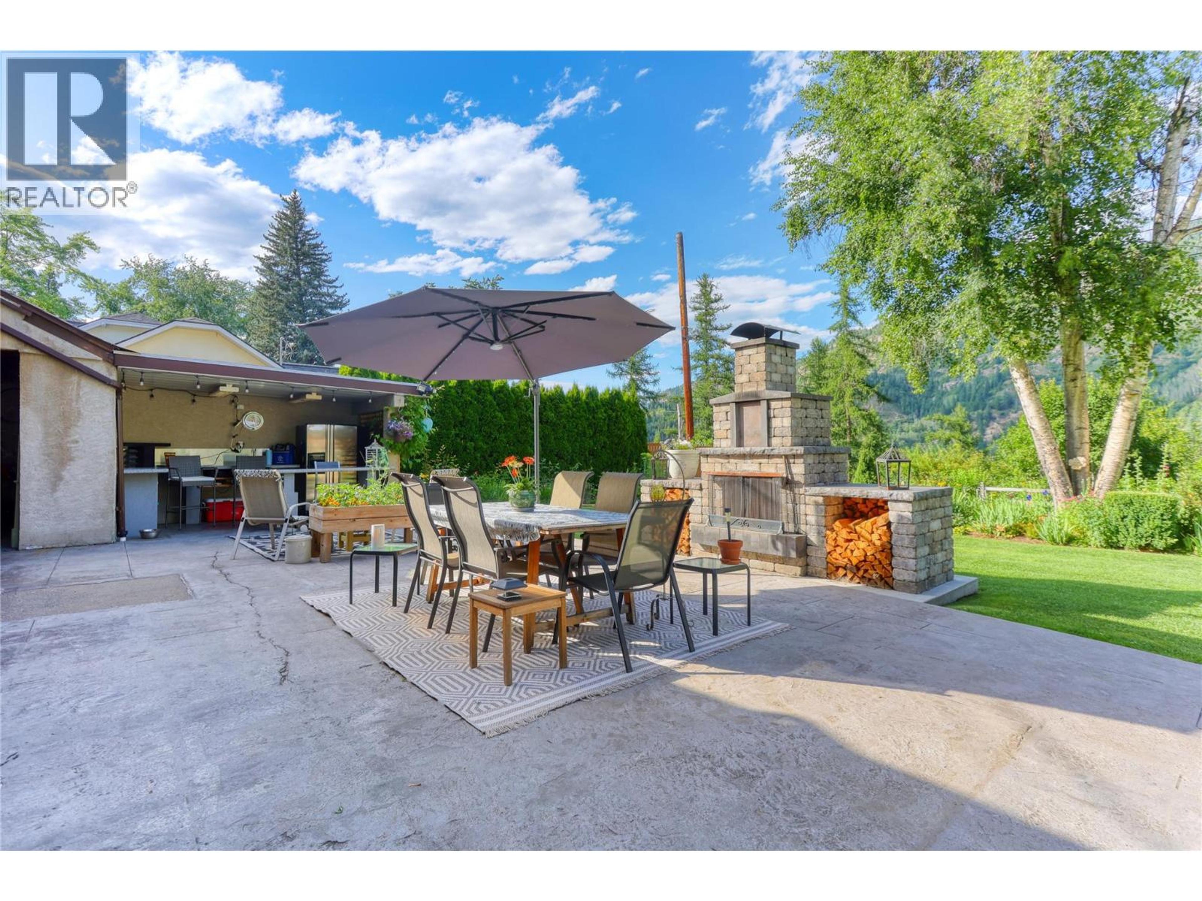 208 RITCHIE AVENUE - 40