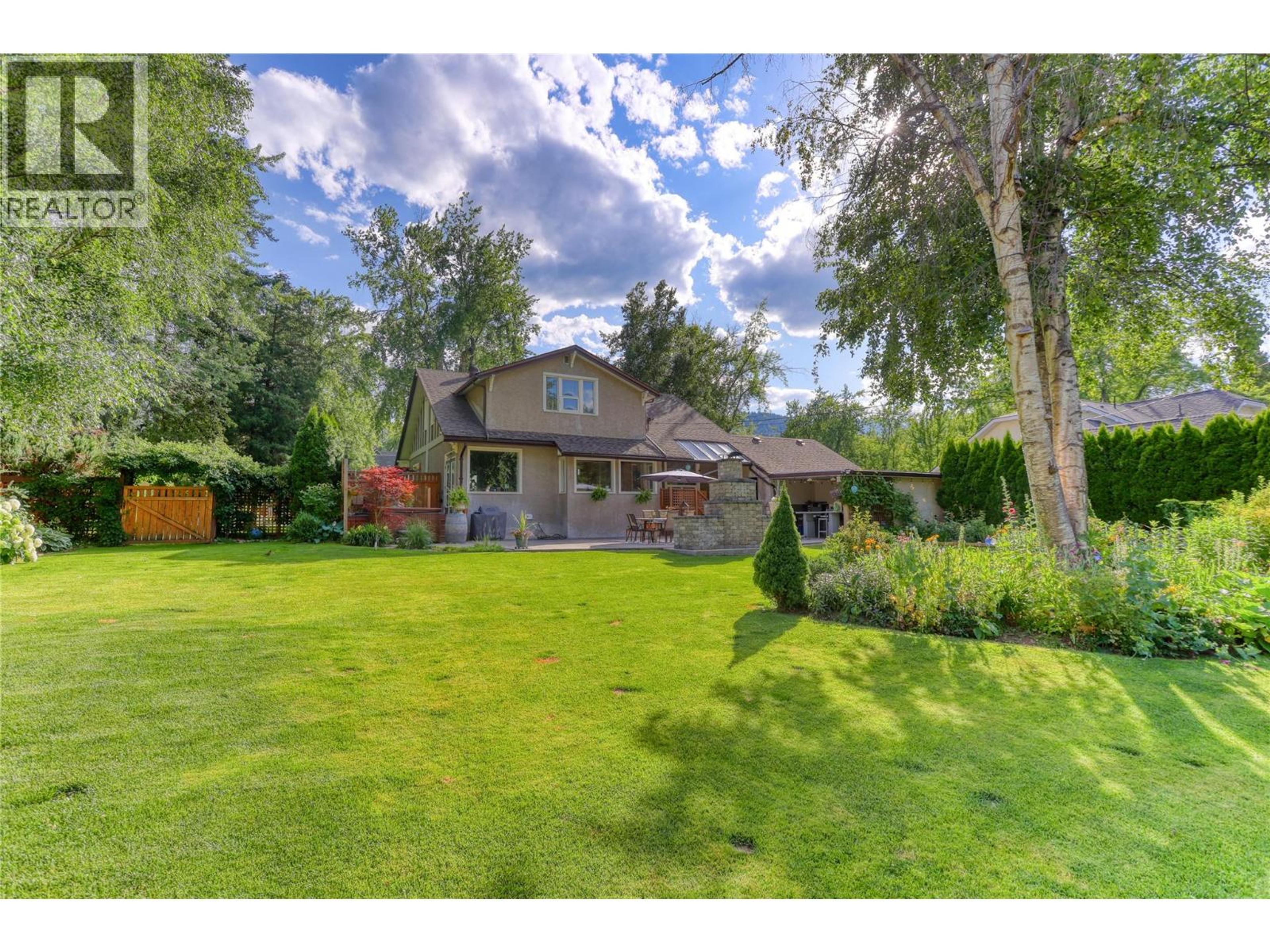 208 RITCHIE AVENUE - 52