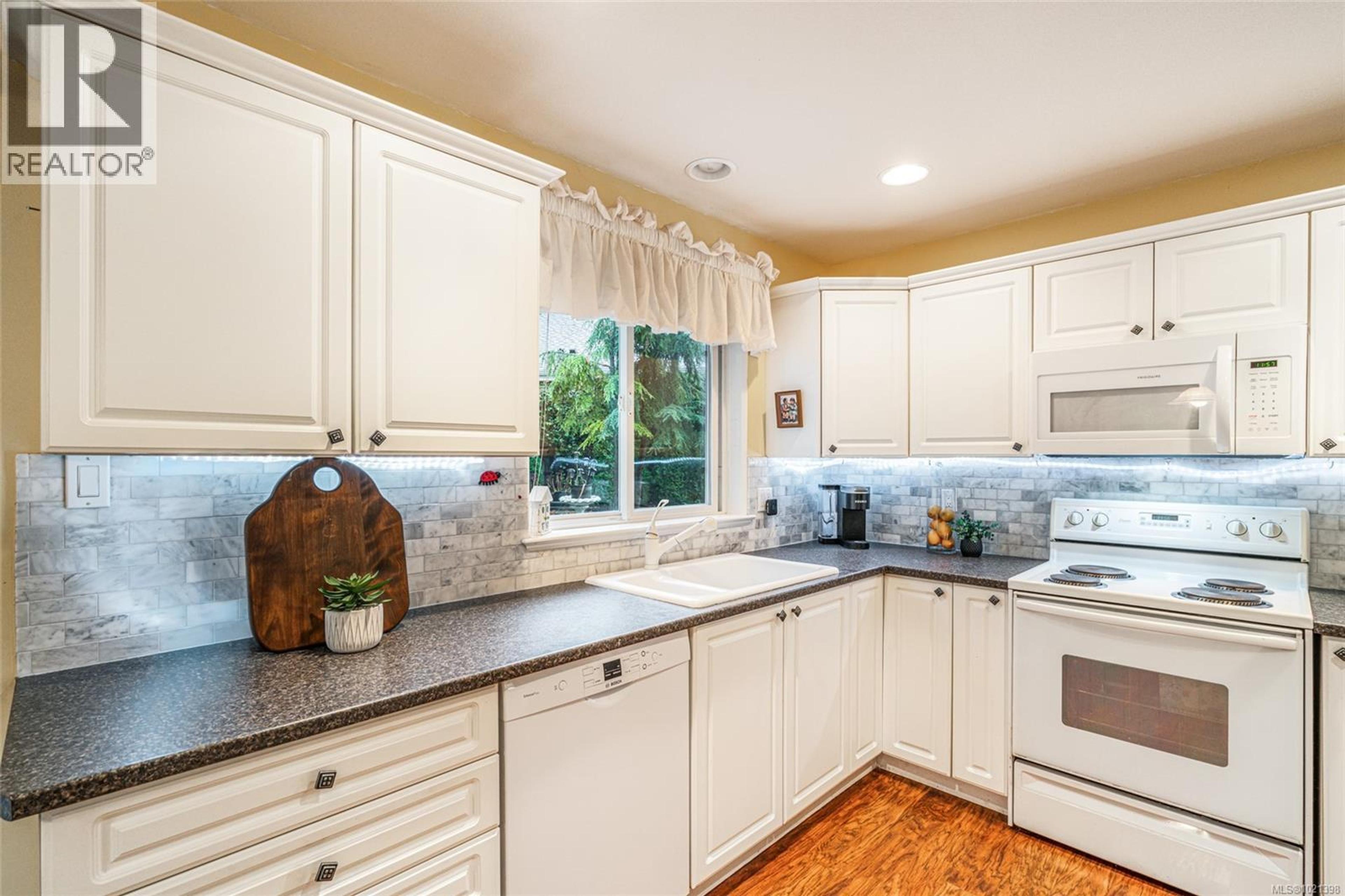 83 BRIDGEWATER LANE - 20