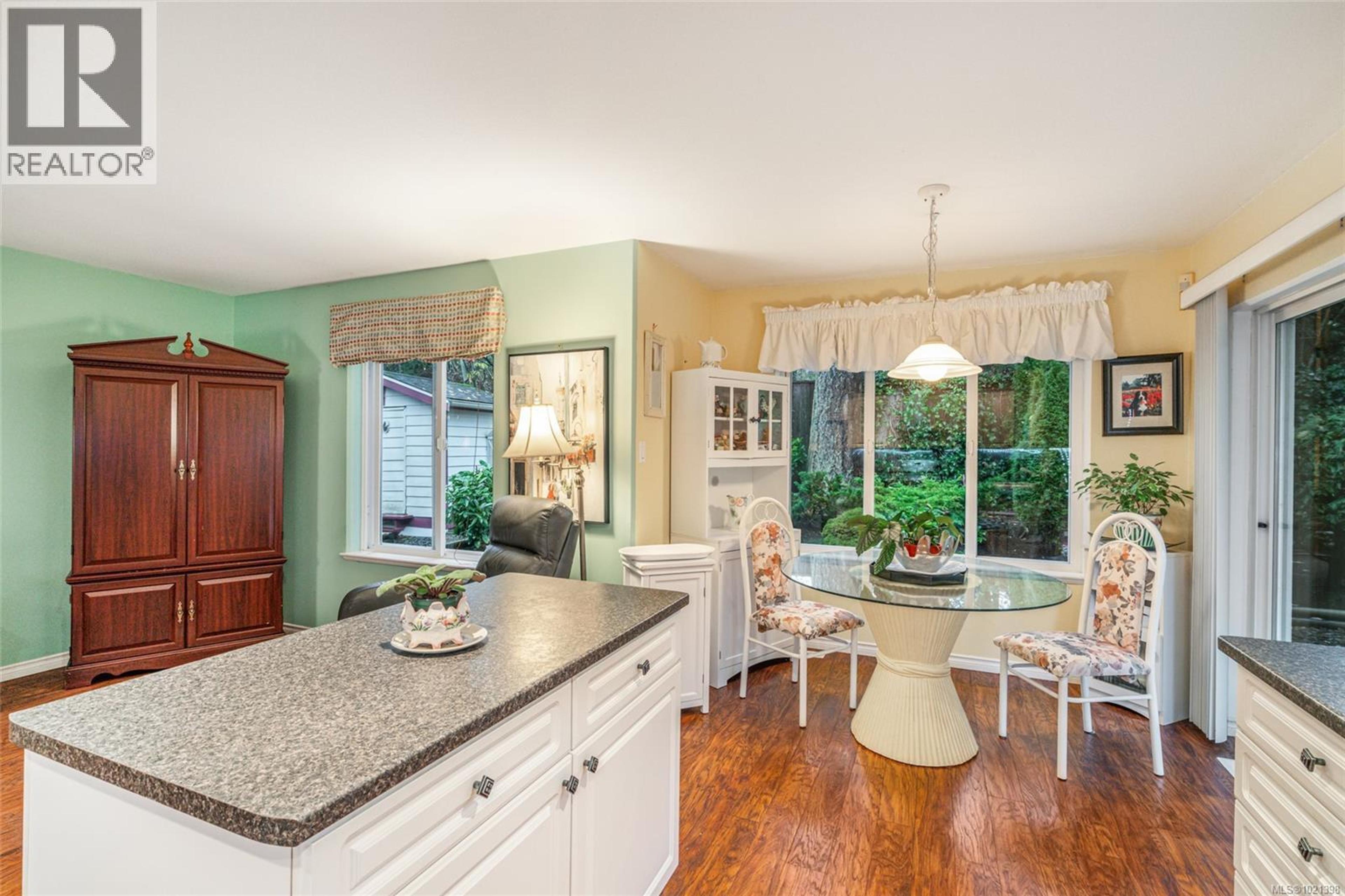 83 BRIDGEWATER LANE - 4