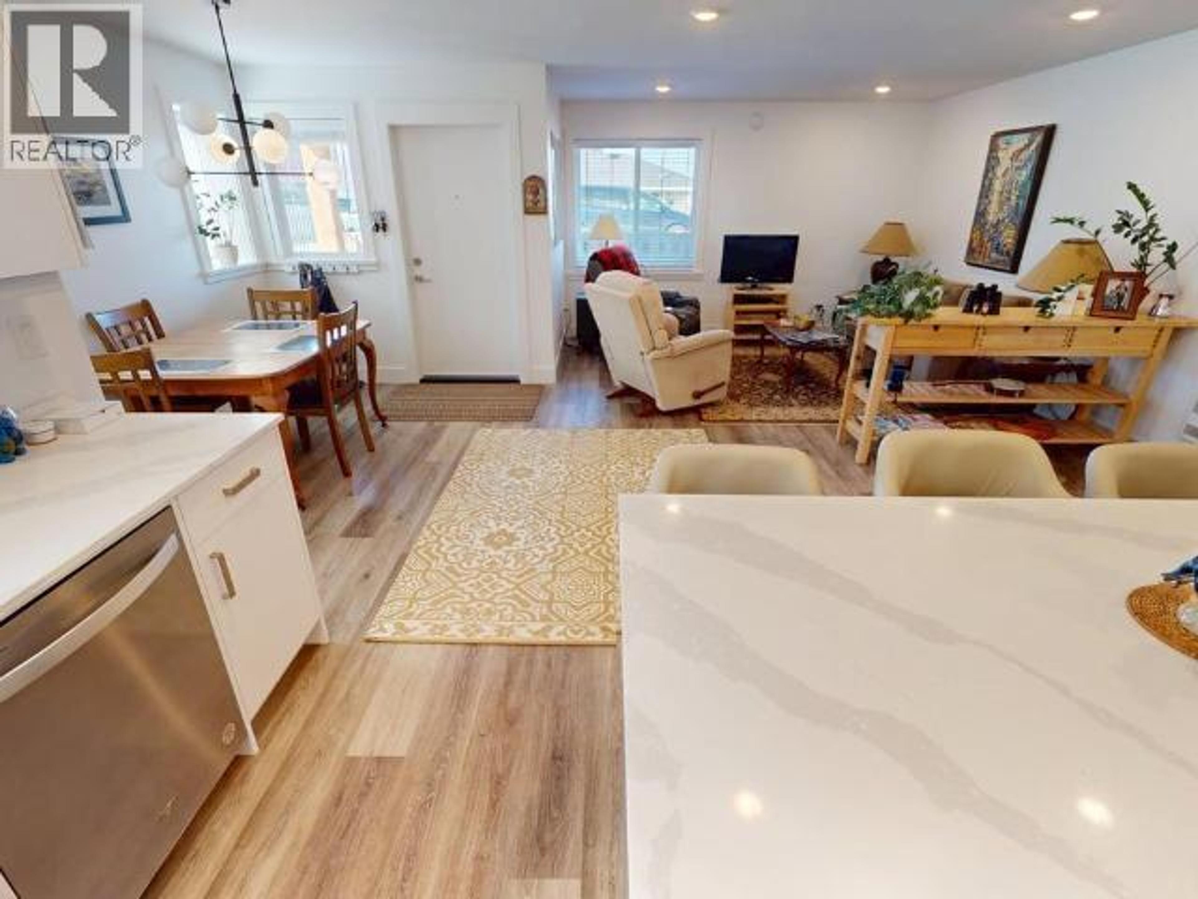 #B4 6900 BURNABY STREET - 11