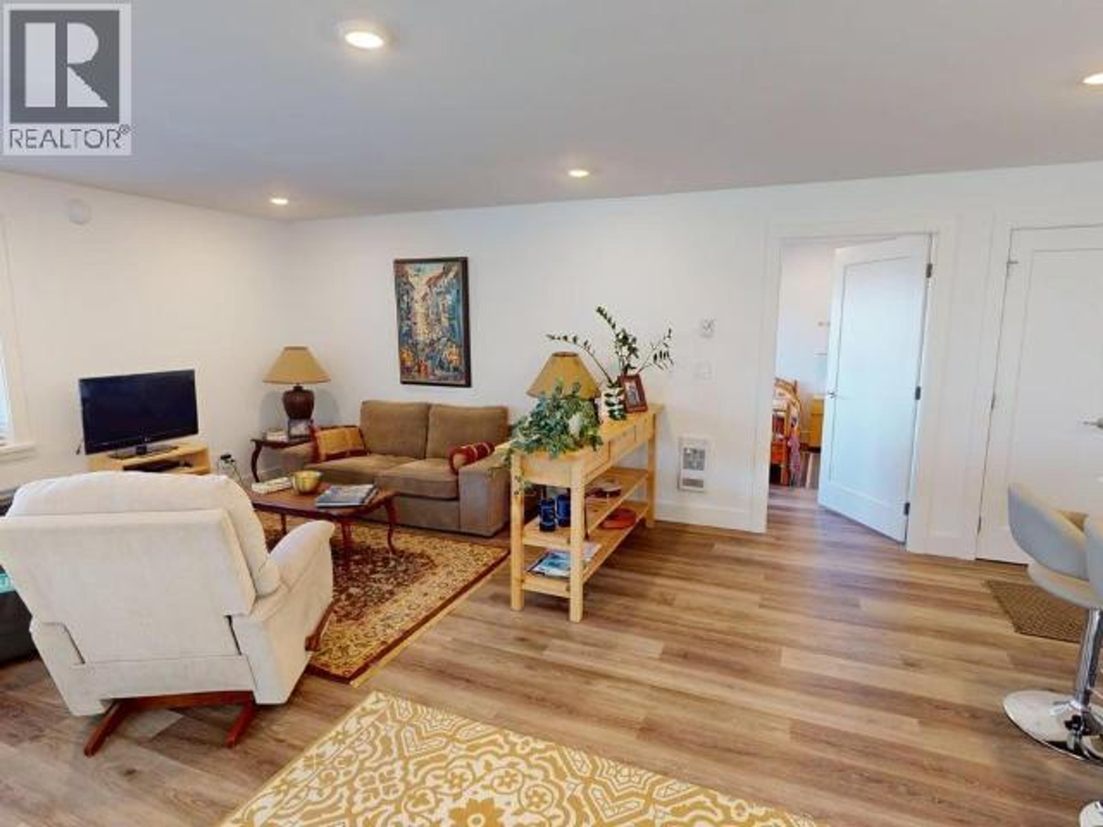 #B4 6900 BURNABY STREET - 18