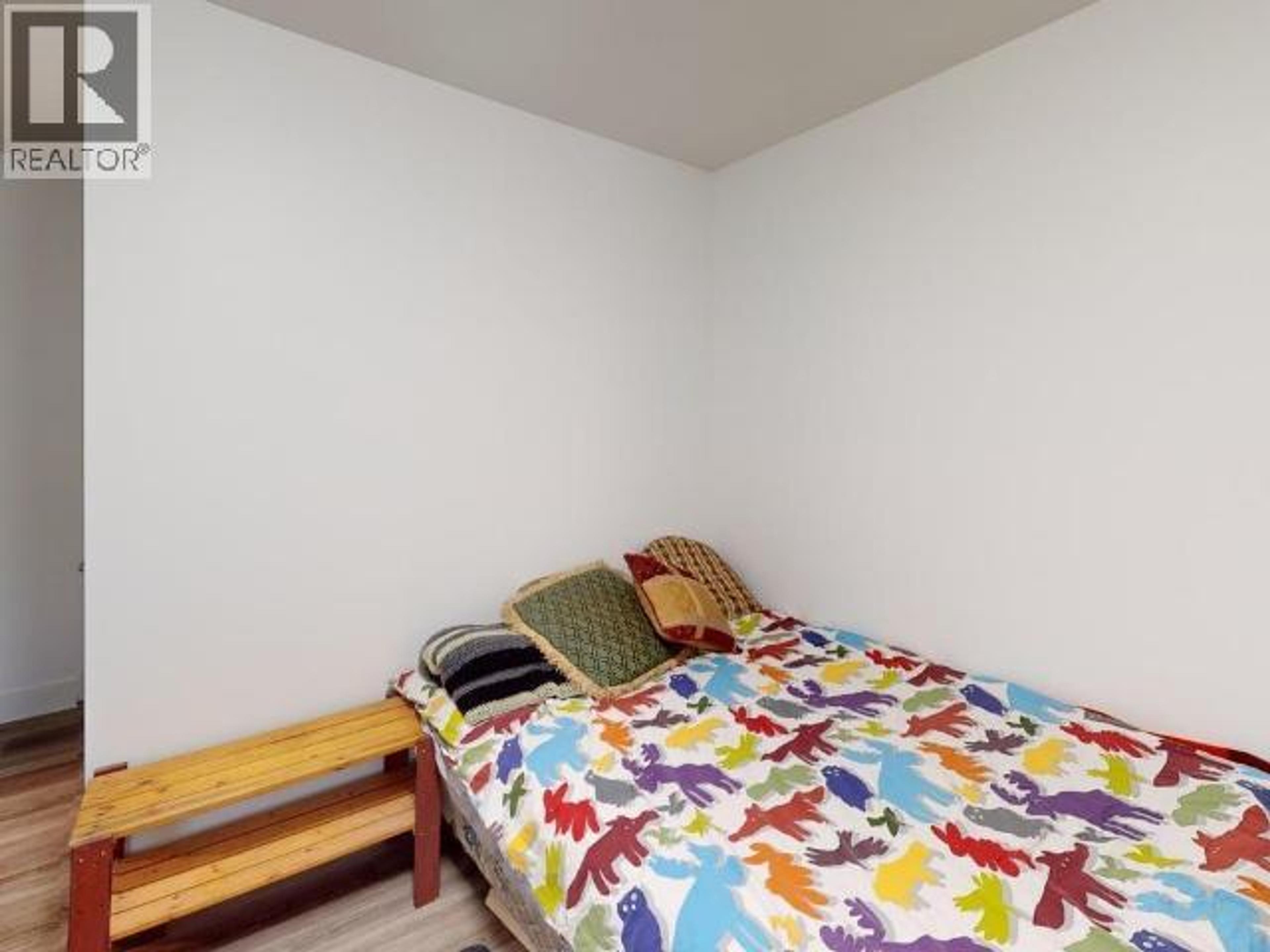 #B4 6900 BURNABY STREET - 32