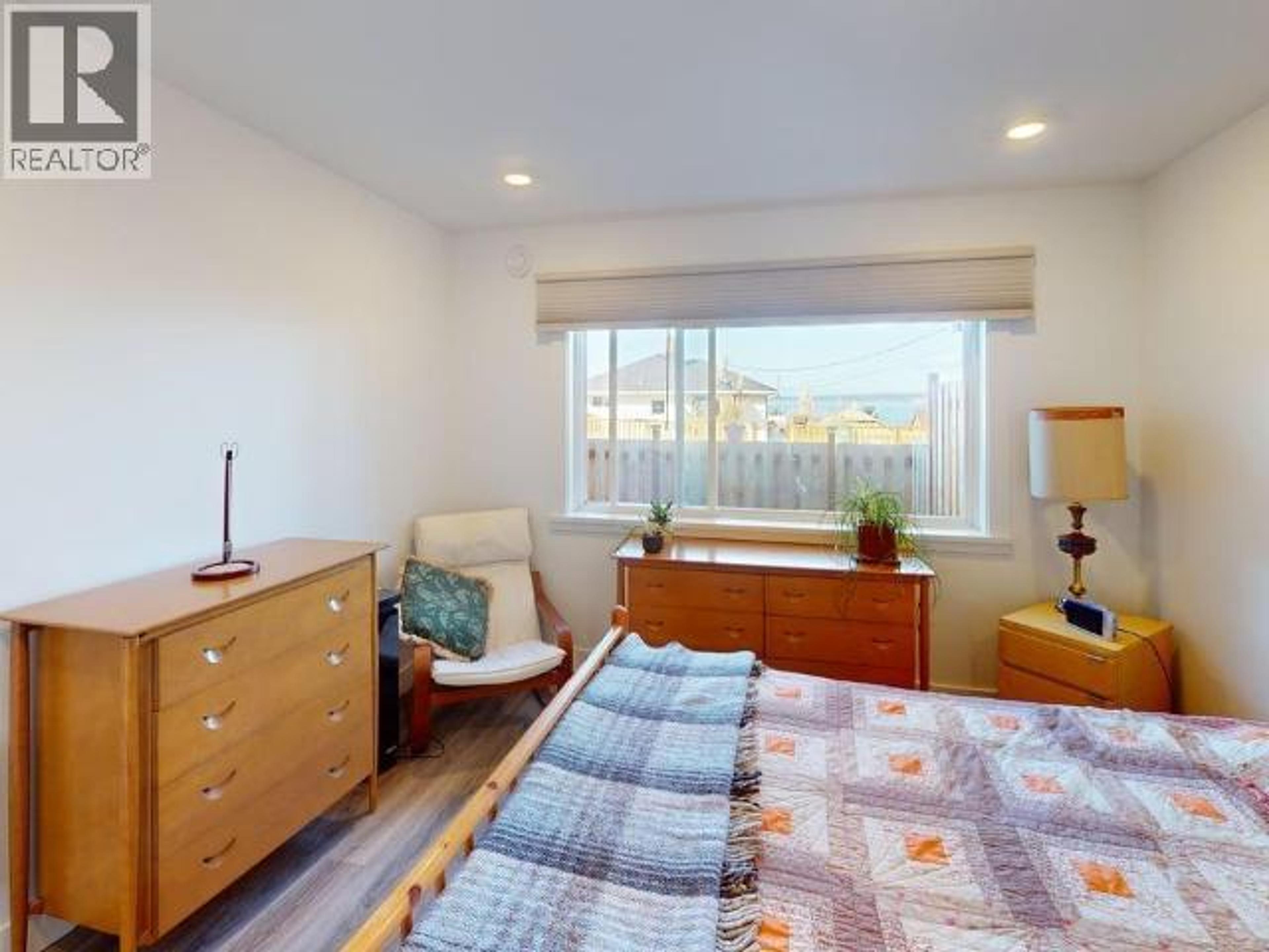 #B4 6900 BURNABY STREET - 33