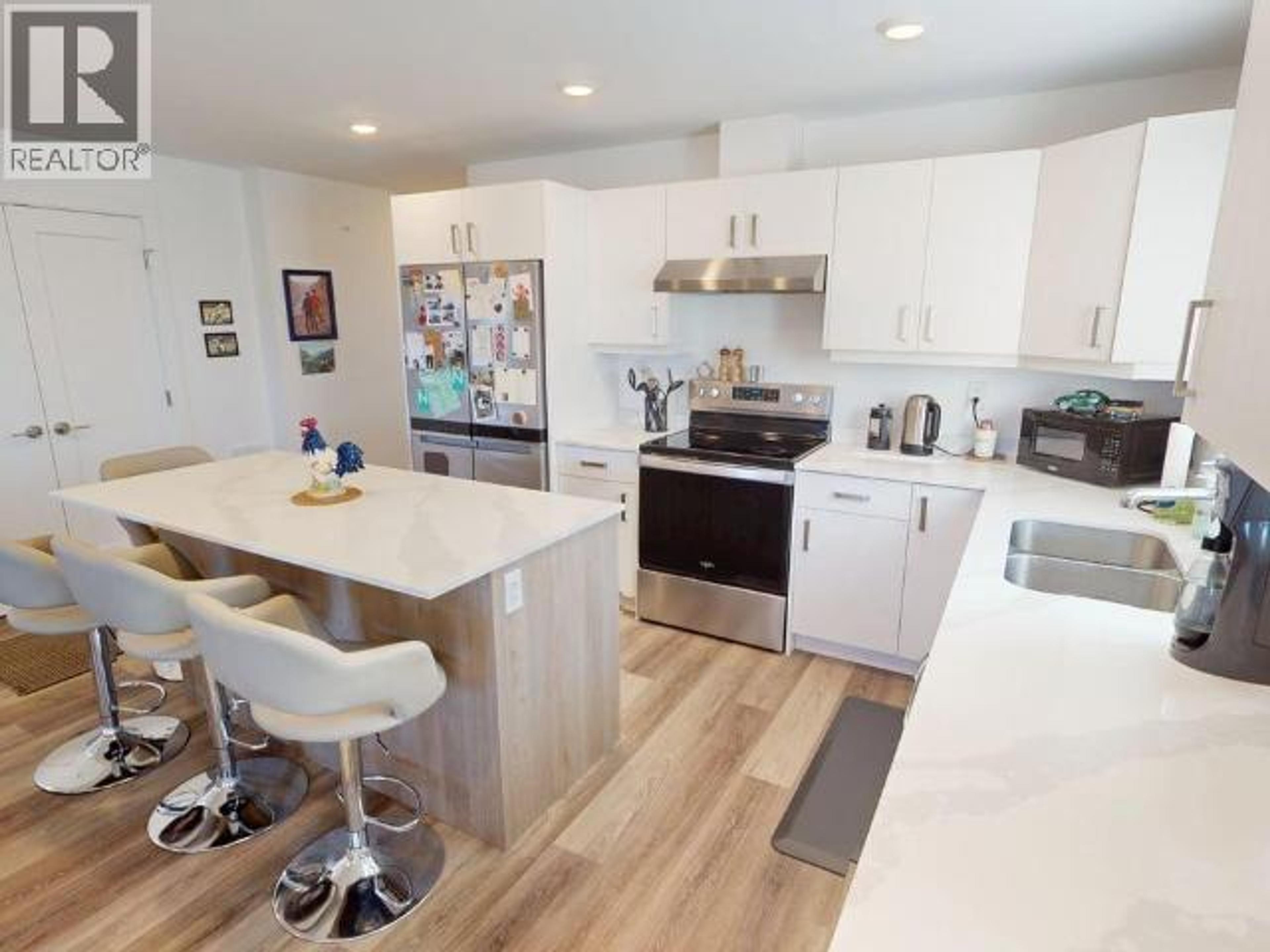 #B4 6900 BURNABY STREET - 5