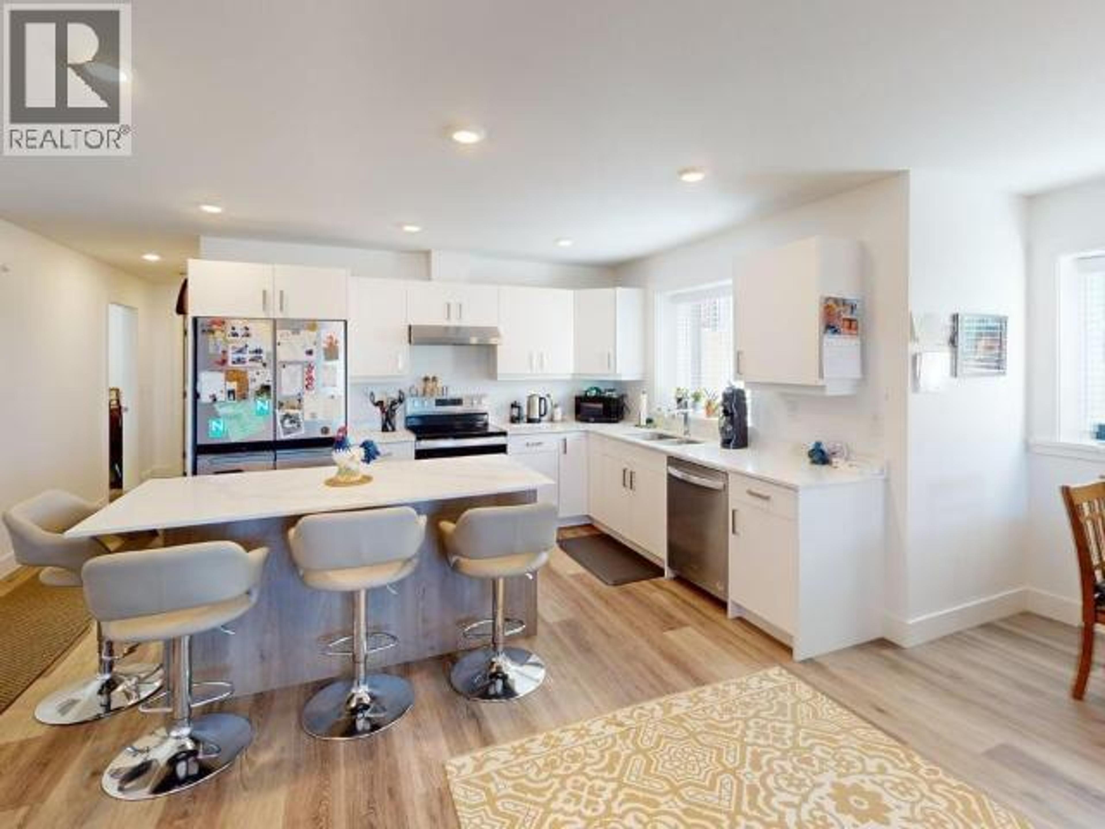 #B4 6900 BURNABY STREET - 7